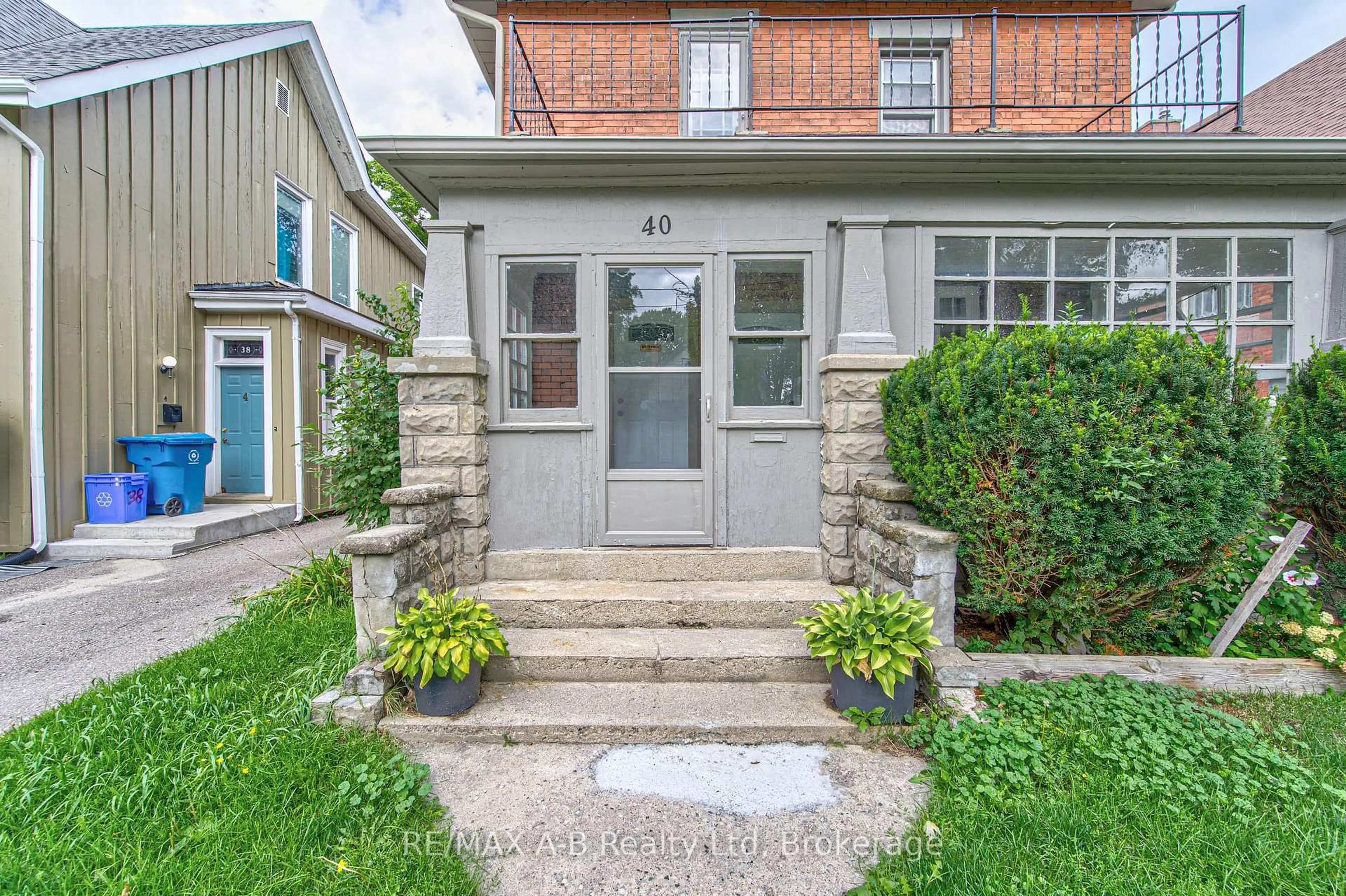 Unknown for 40 Douro St, Stratford Ontario N5A 3R3