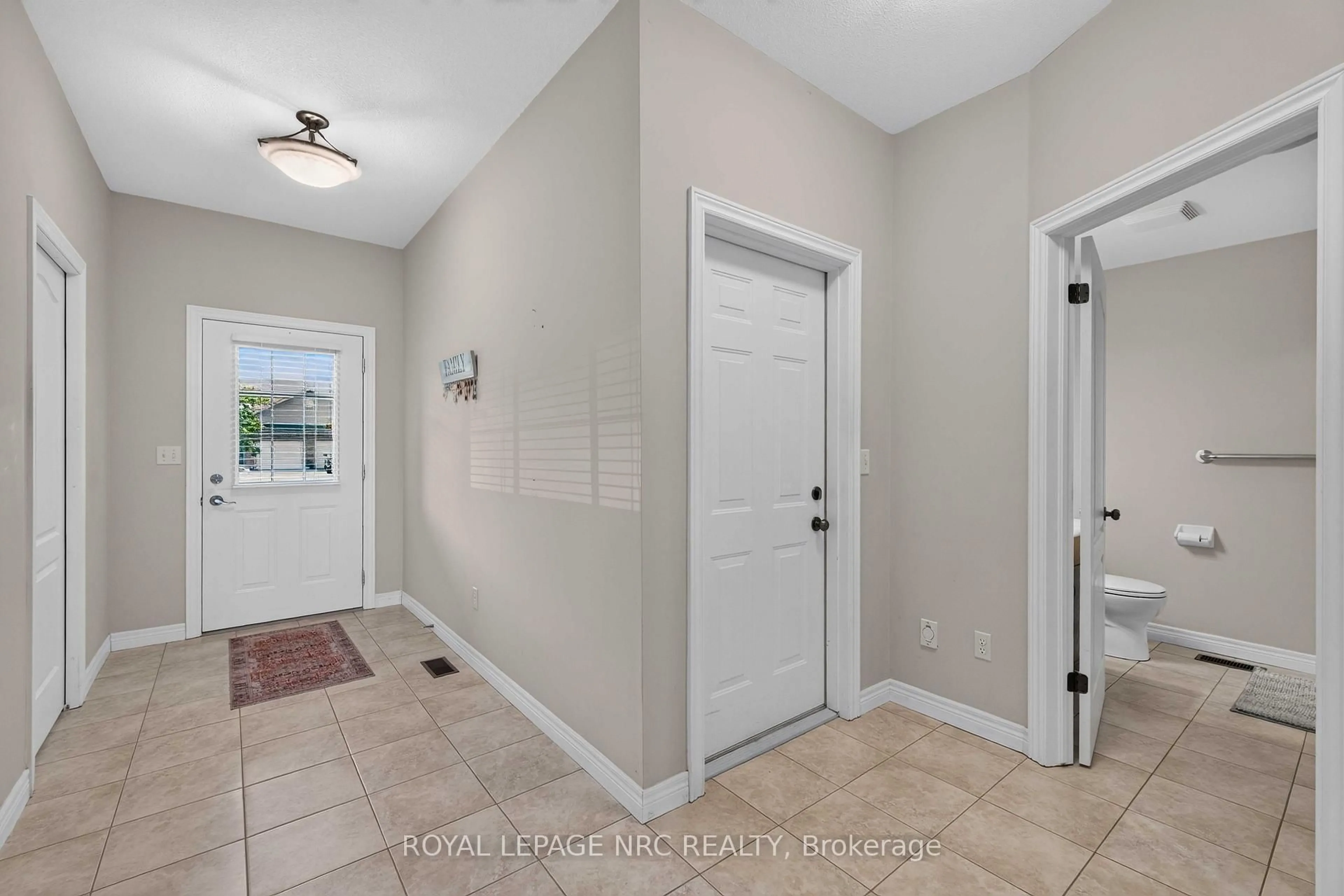 Indoor entryway for 82 Maple St, Port Colborne Ontario L3K 6G7