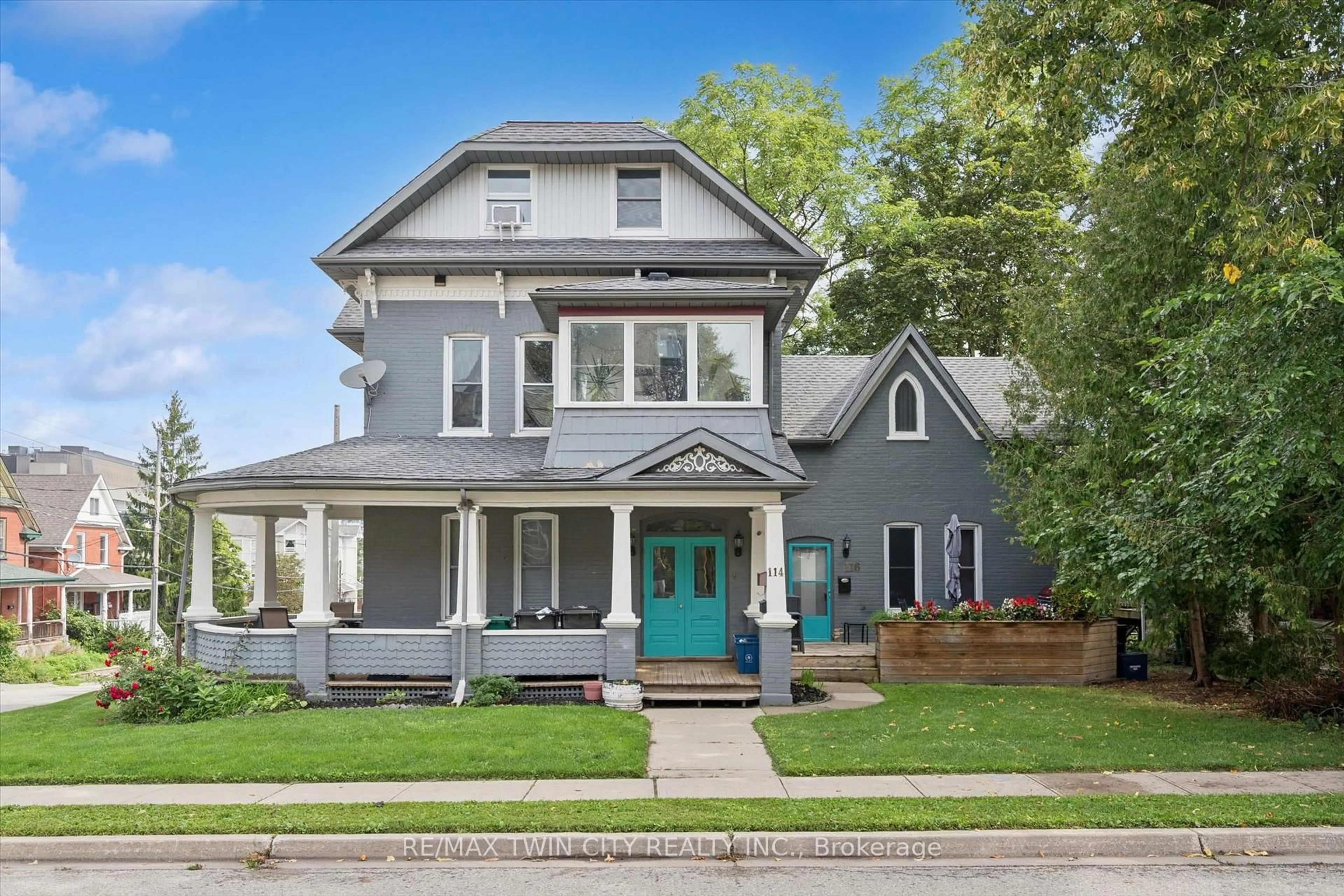 Home with vinyl exterior material, street for 114 Church St, Kitchener Ontario N2G 2S4