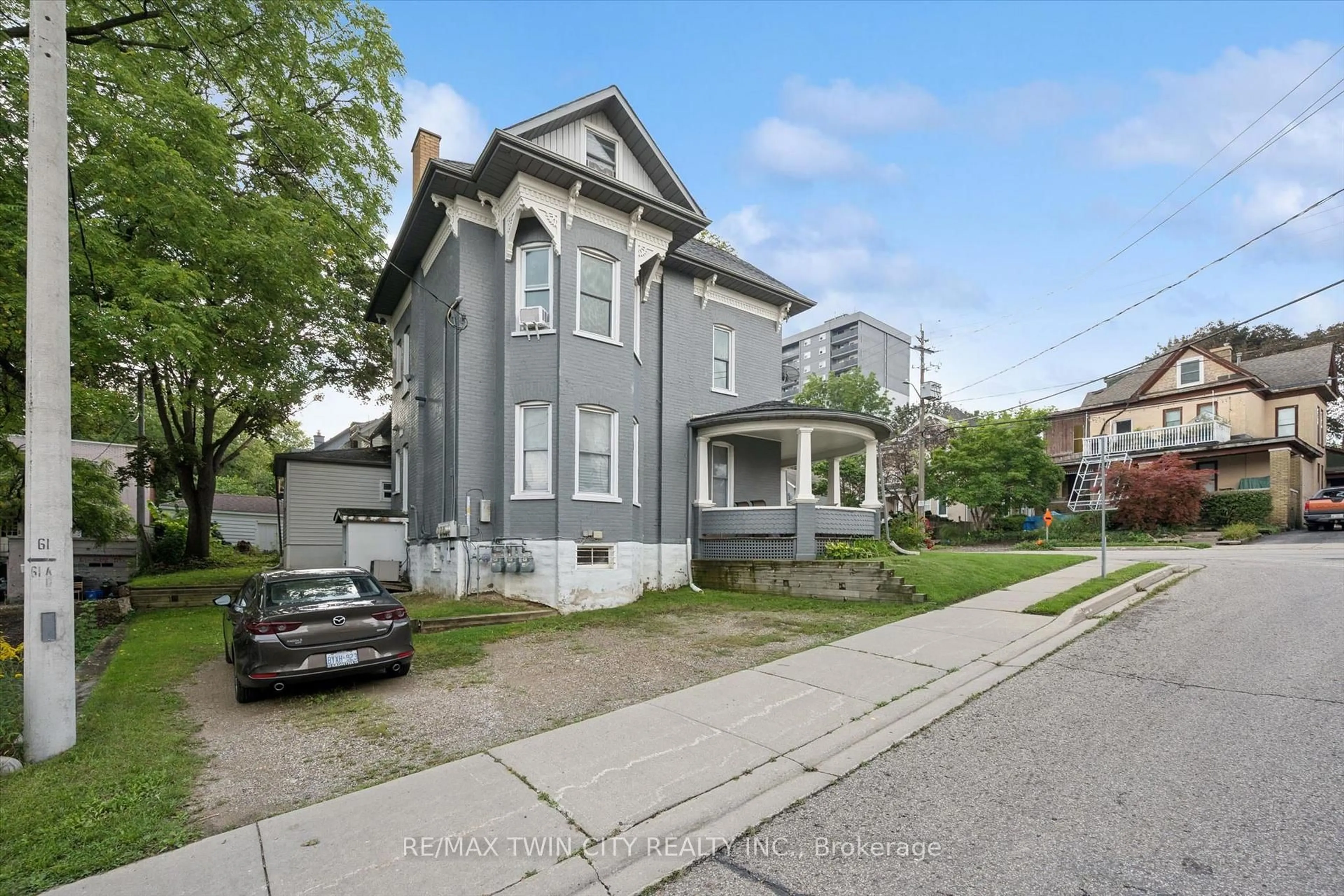 Unknown for 114 Church St, Kitchener Ontario N2G 2S4