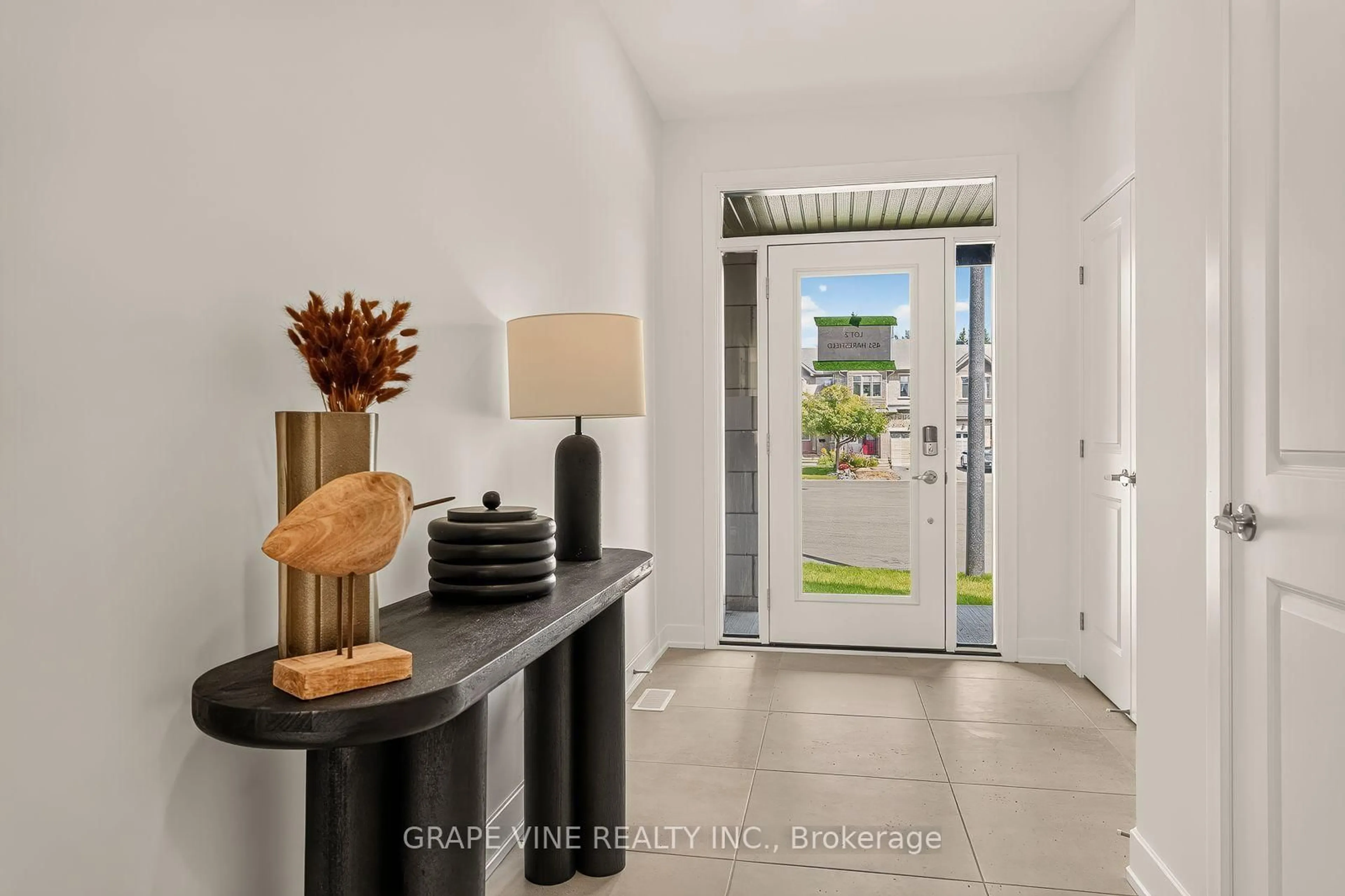Indoor entryway for 451 Haresfield Crt, Ottawa Ontario K4M 0B6