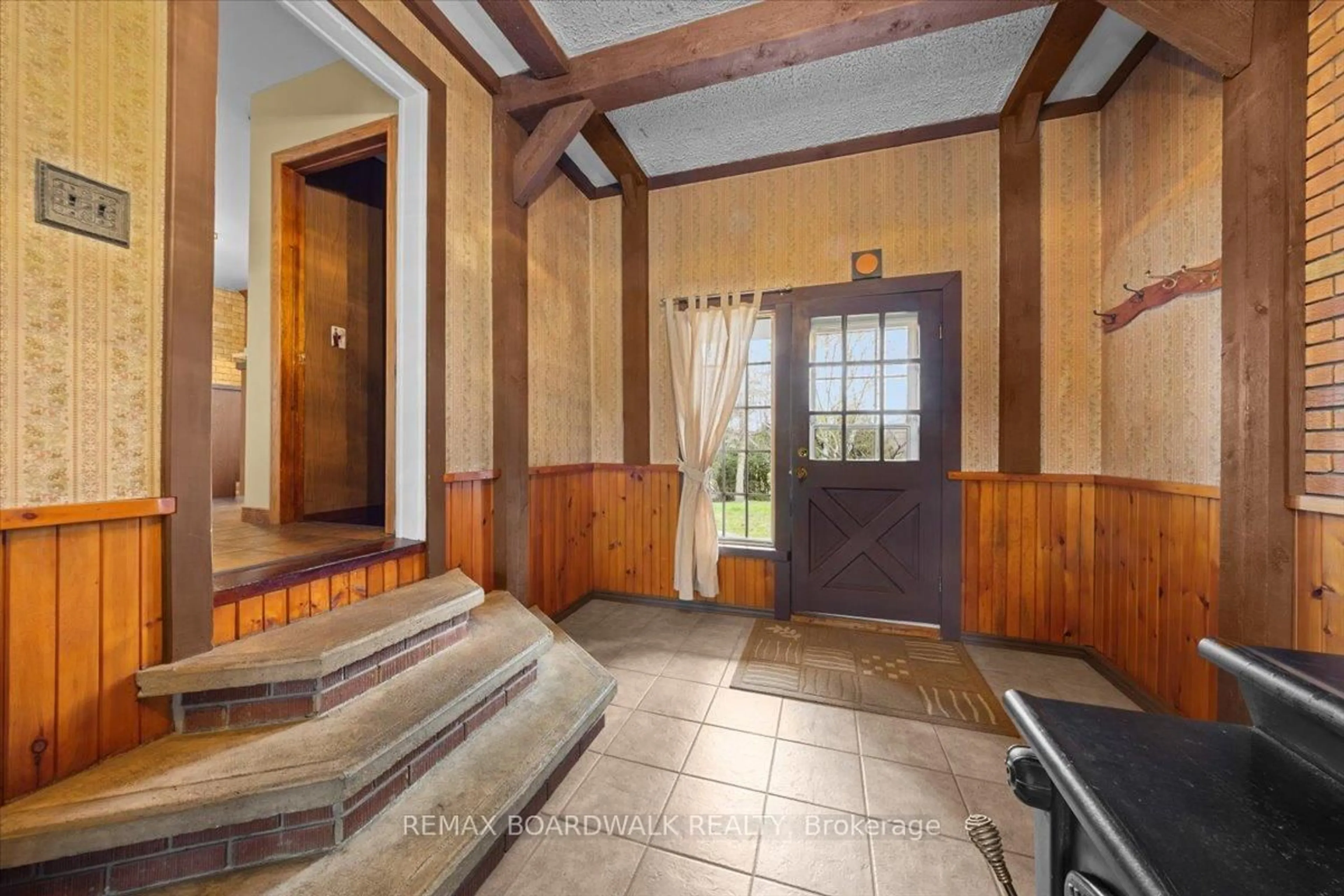 Indoor entryway for 815 Christie Lake Rd, Perth Ontario K7H 3C6