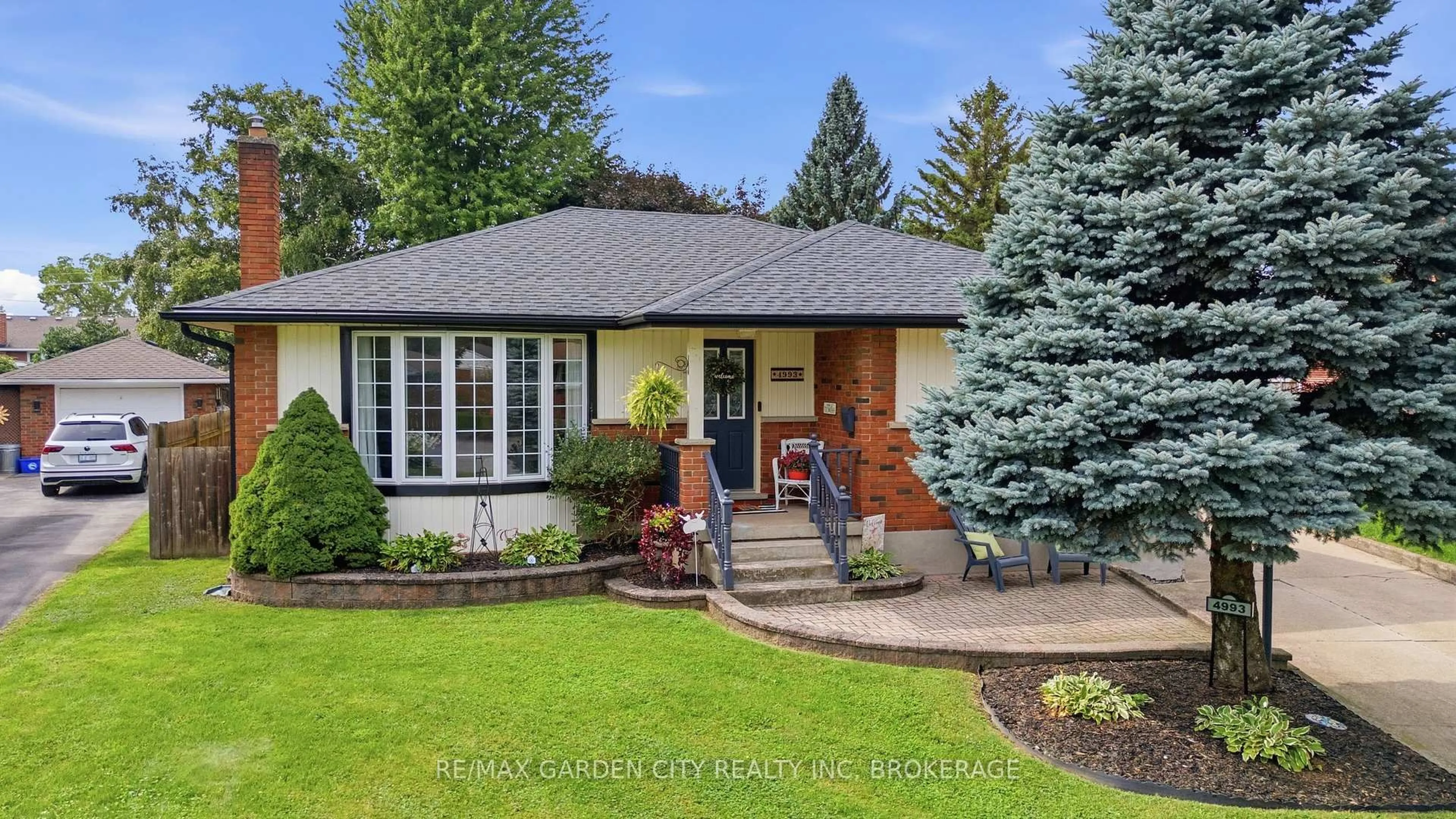 Home with brick exterior material, street for 4993 RENDALL Cres, Niagara Falls Ontario L2E 5E6