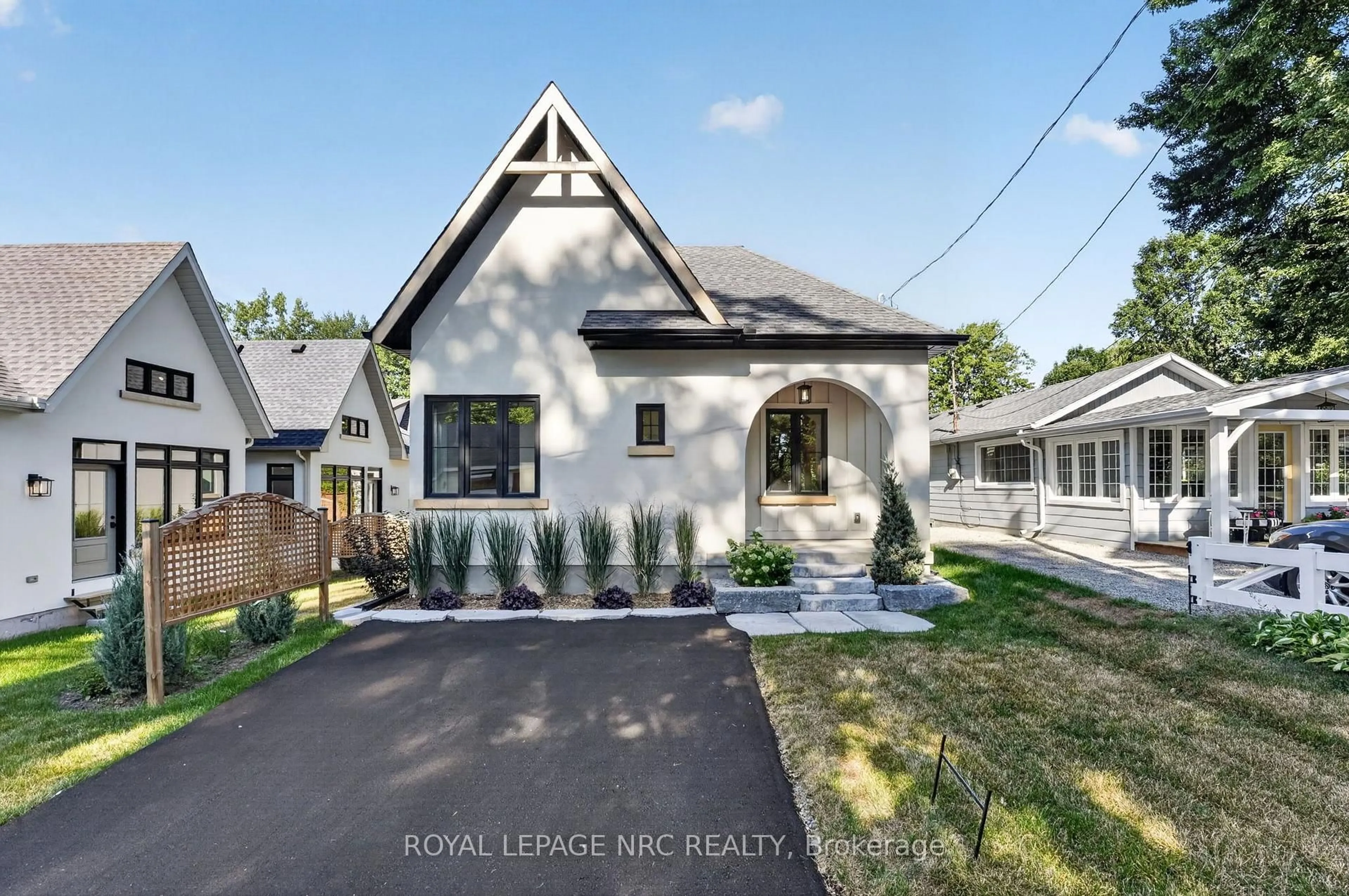Home with brick exterior material, street for 281 ELMWOOD Ave, Fort Erie Ontario L0S 1B0