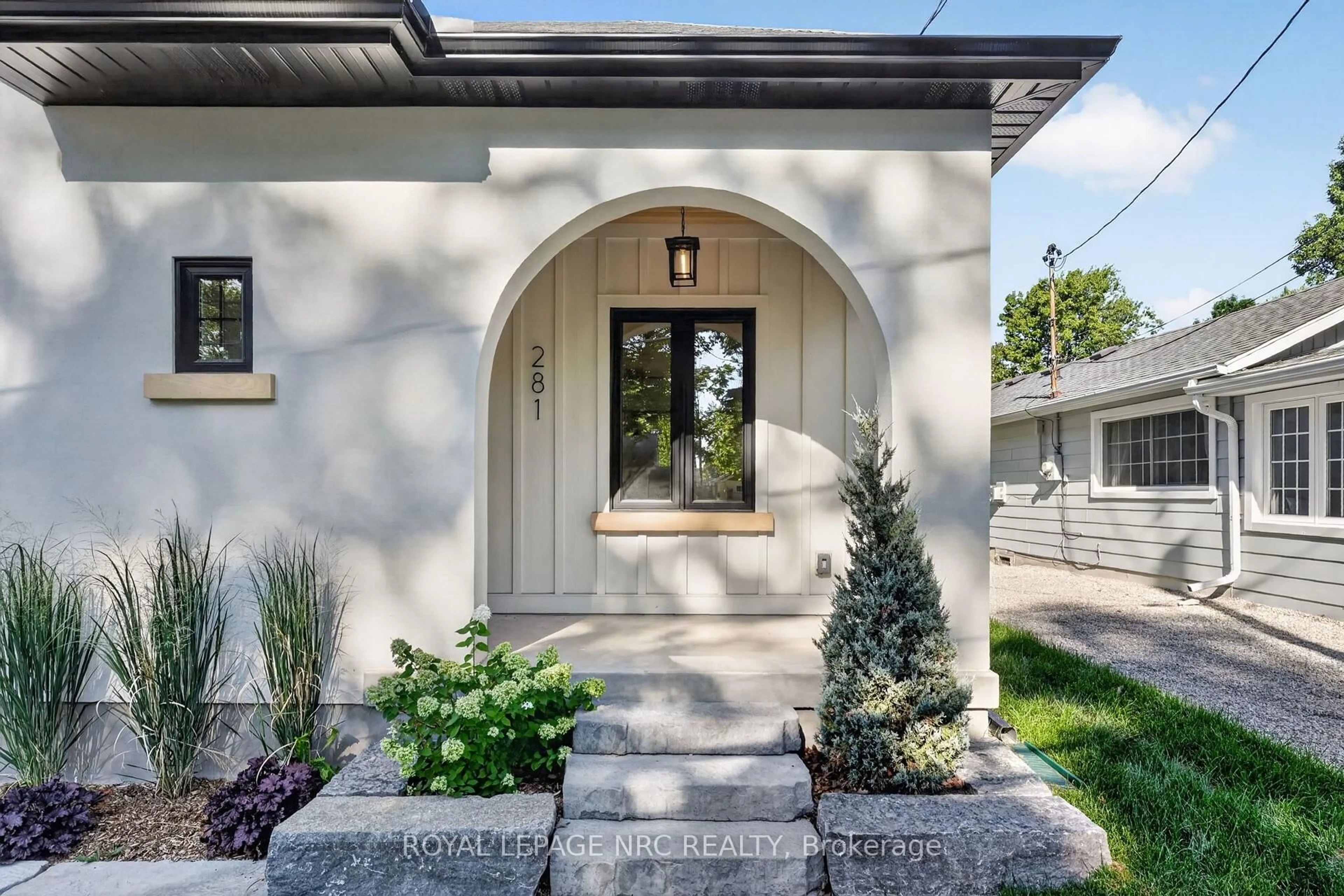 Indoor entryway for 281 ELMWOOD Ave, Fort Erie Ontario L0S 1B0