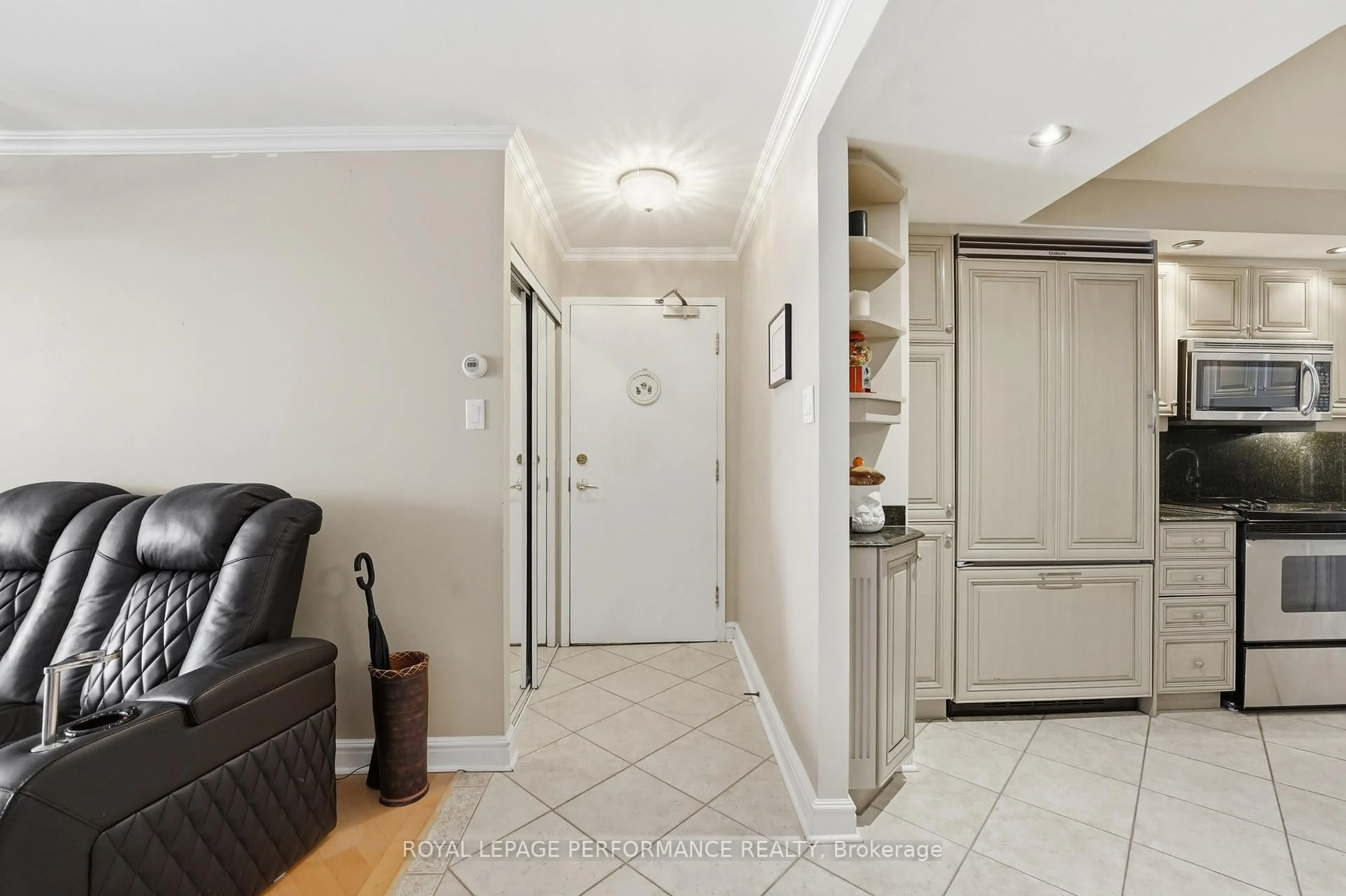 Indoor entryway for 160 George St #1601, Ottawa Ontario K1N 9M2