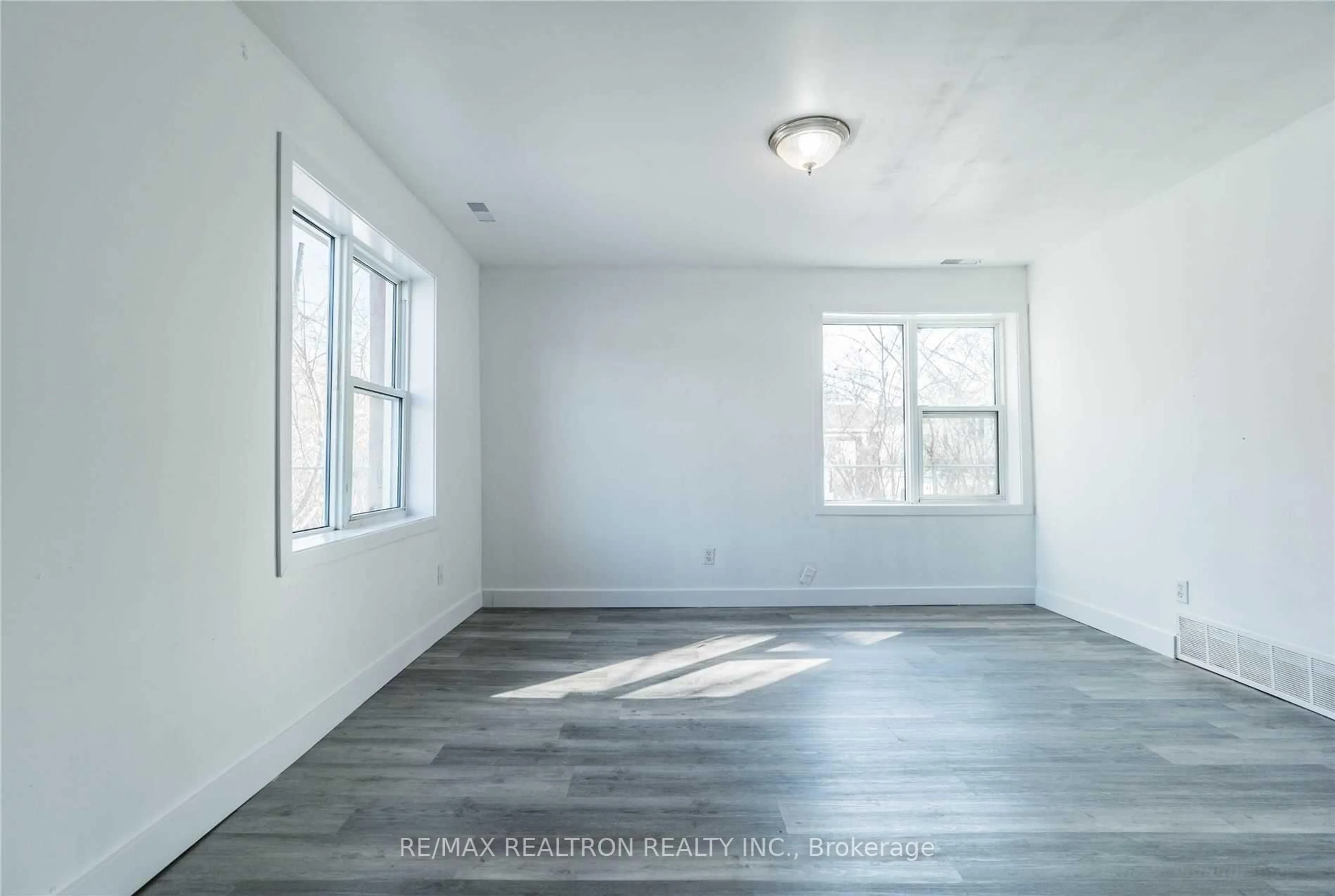 A pic of a room for 26 Florence St, Chatham-Kent Ontario N7L 3G1