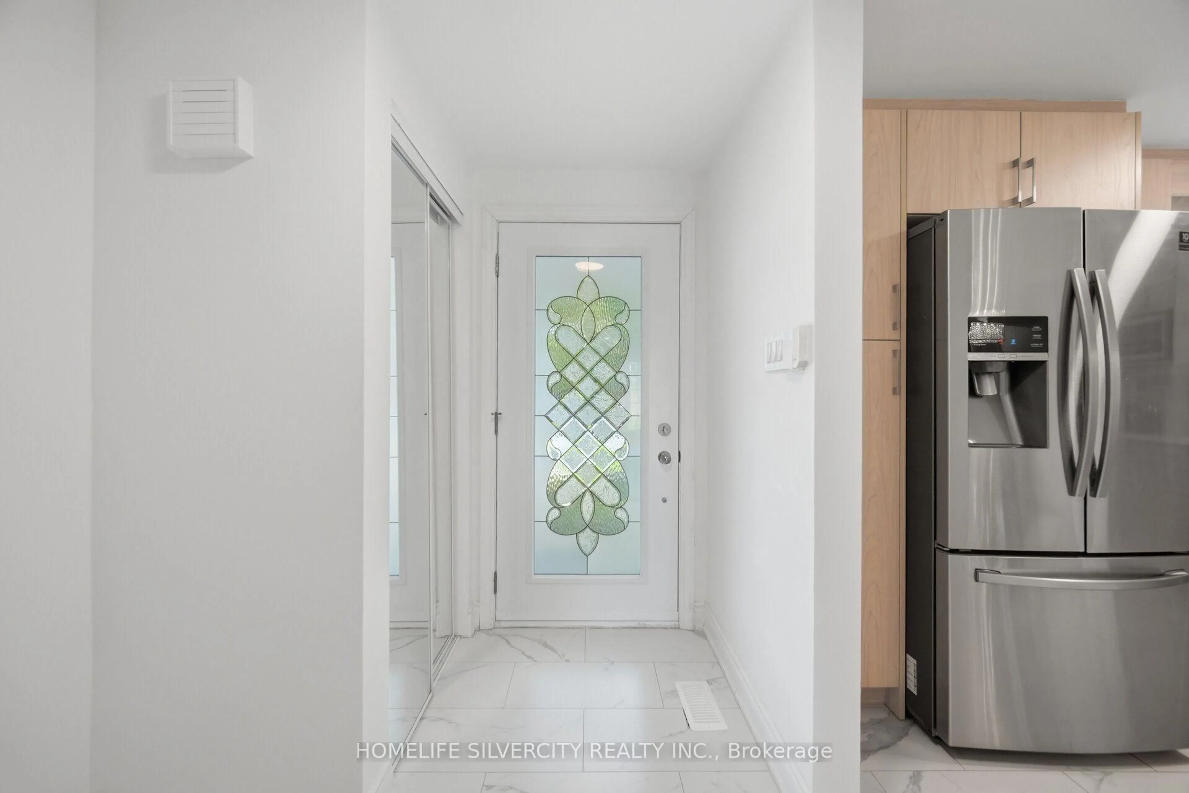 Indoor entryway for 731 Elgin St, Cambridge Ontario N1R 7W5