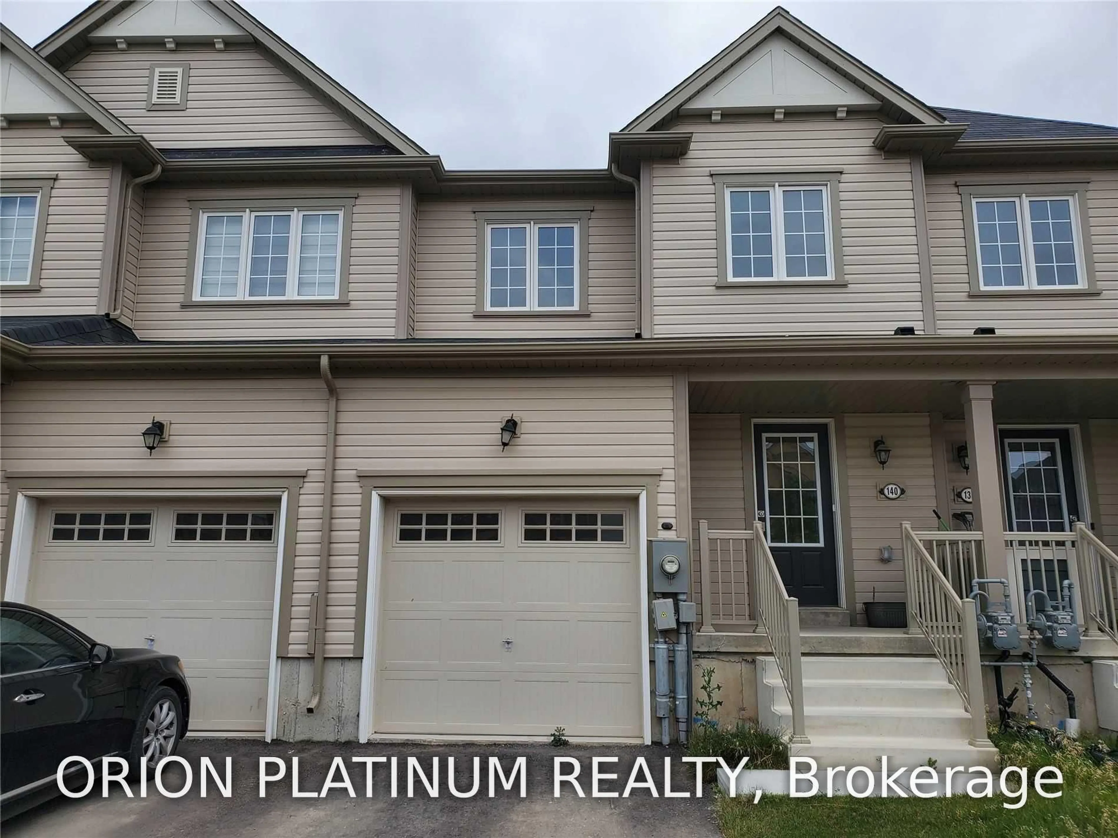 Home with vinyl exterior material, building for 140 Munro Circ, Brantford Ontario N3T 0R3