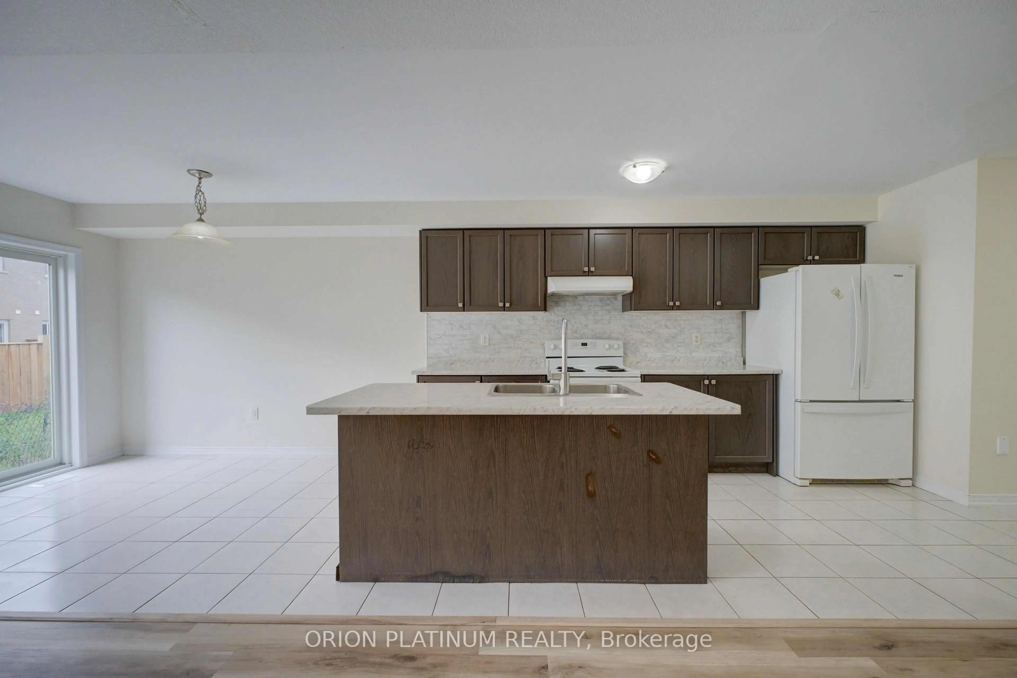 Standard kitchen, unknown for 140 Munro Circ, Brantford Ontario N3T 0R3
