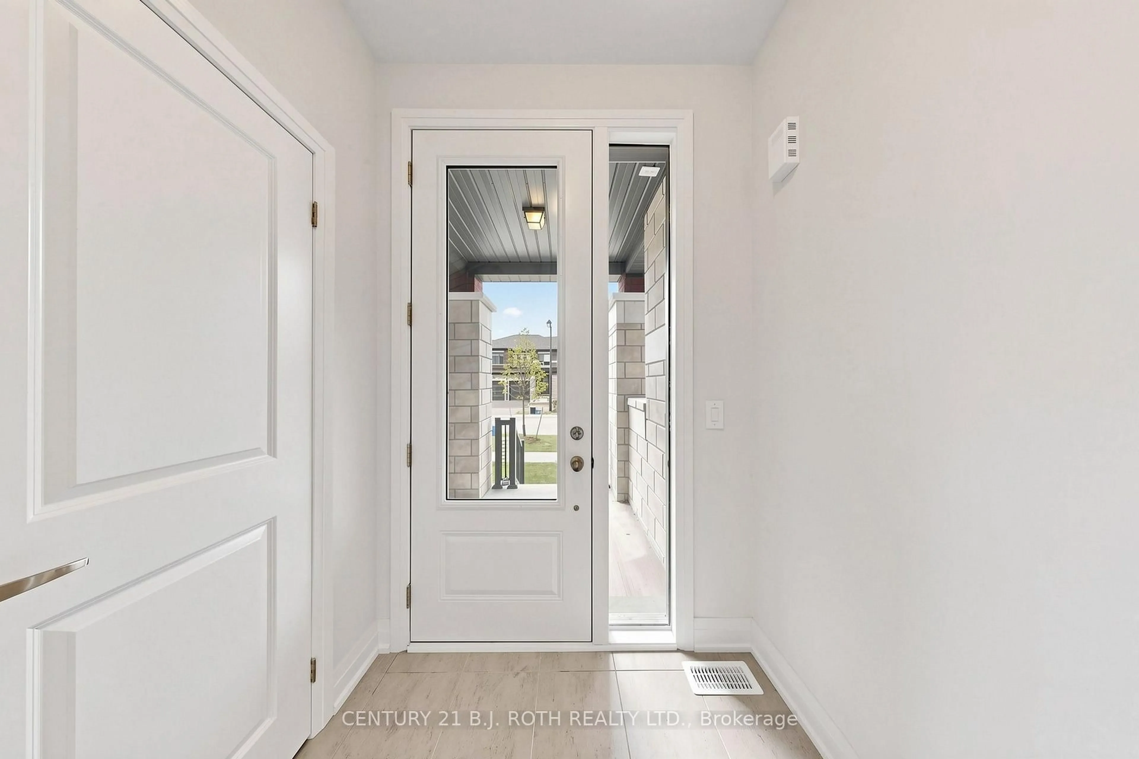 Indoor entryway for 115 Corley St, Kawartha Lakes Ontario K9V 0R4