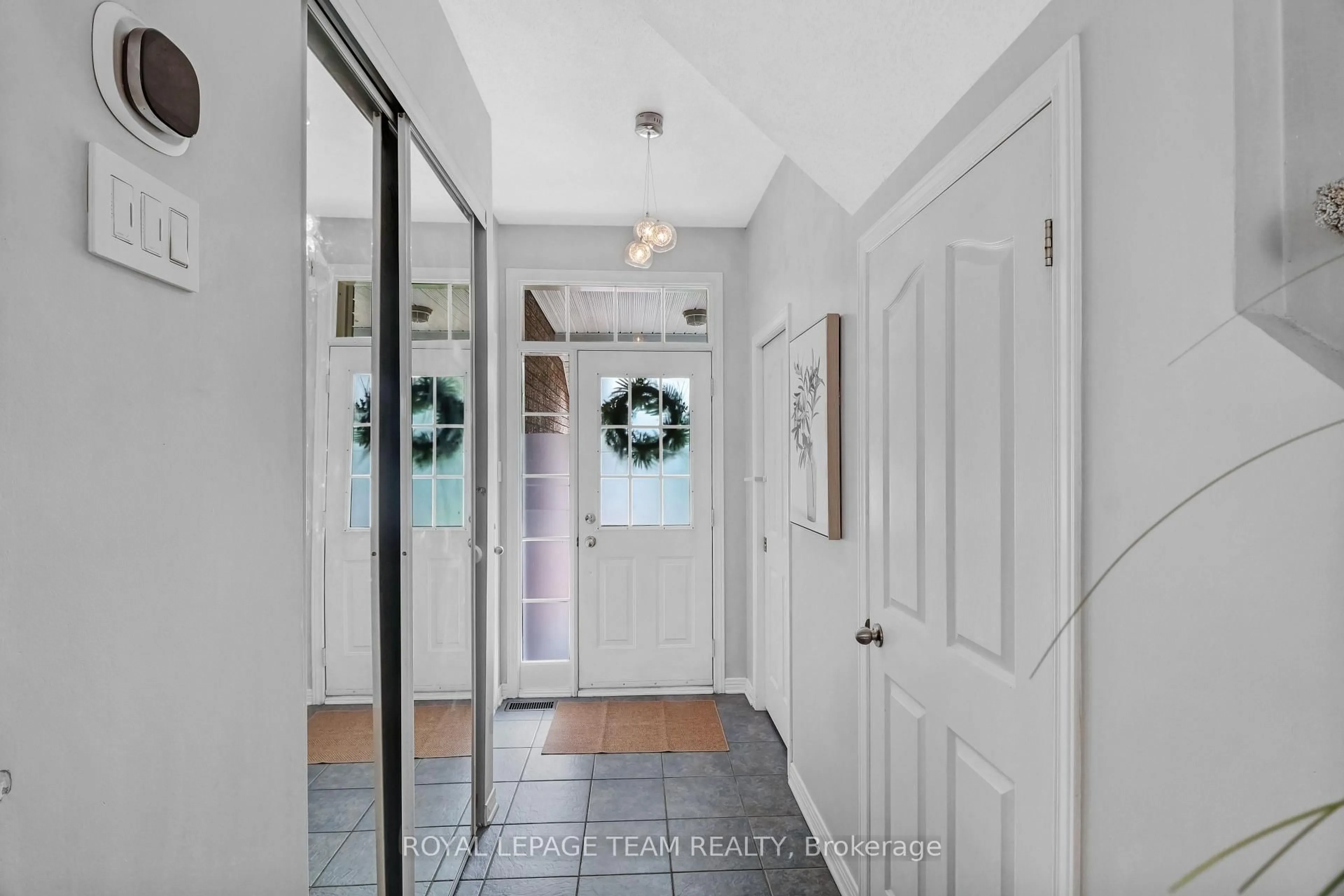 Indoor entryway for 74 Milner Downs Cres, Kanata Ontario K2M 2S5
