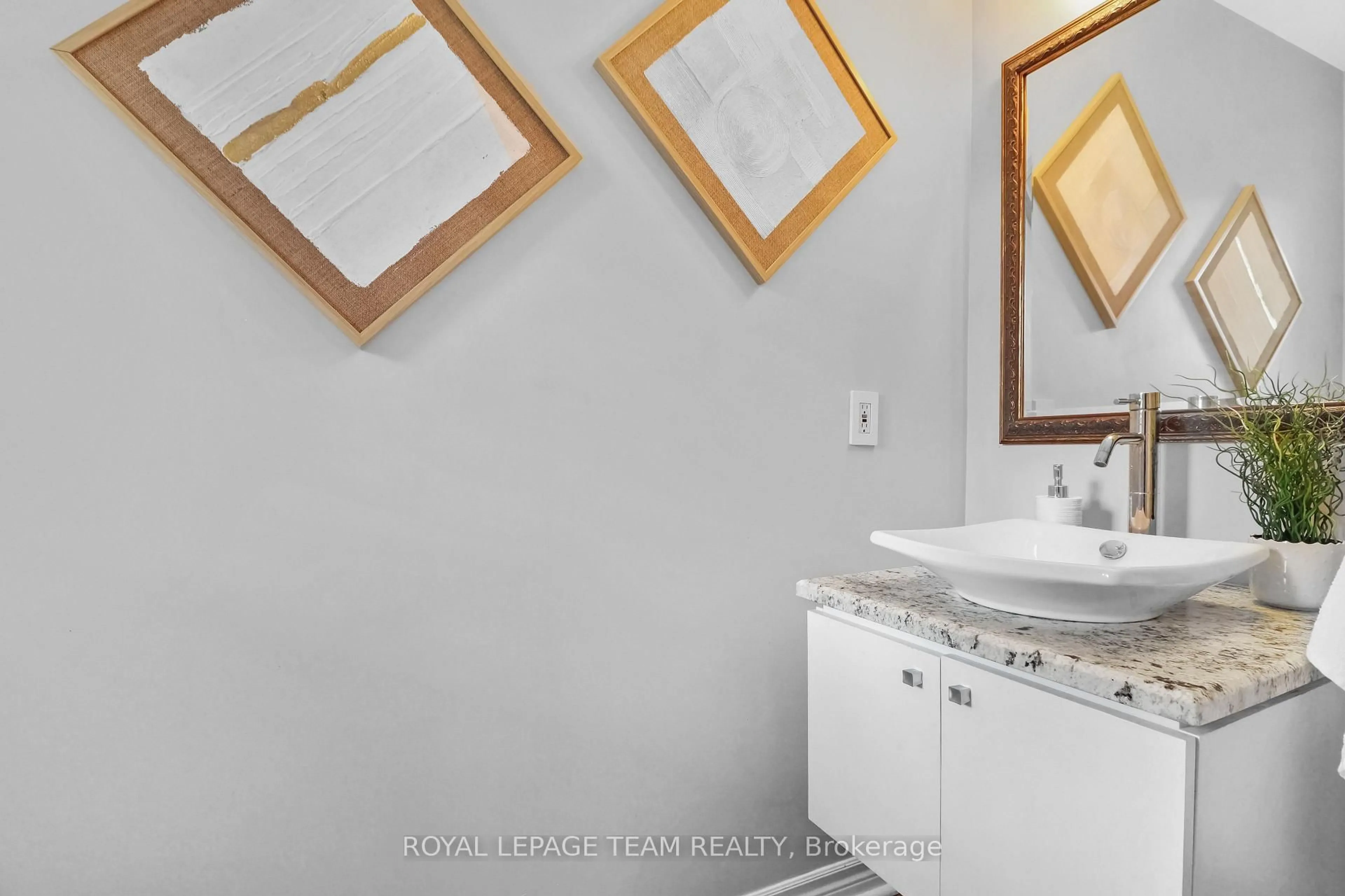Standard bathroom, ceramic/tile floor for 74 Milner Downs Cres, Kanata Ontario K2M 2S5