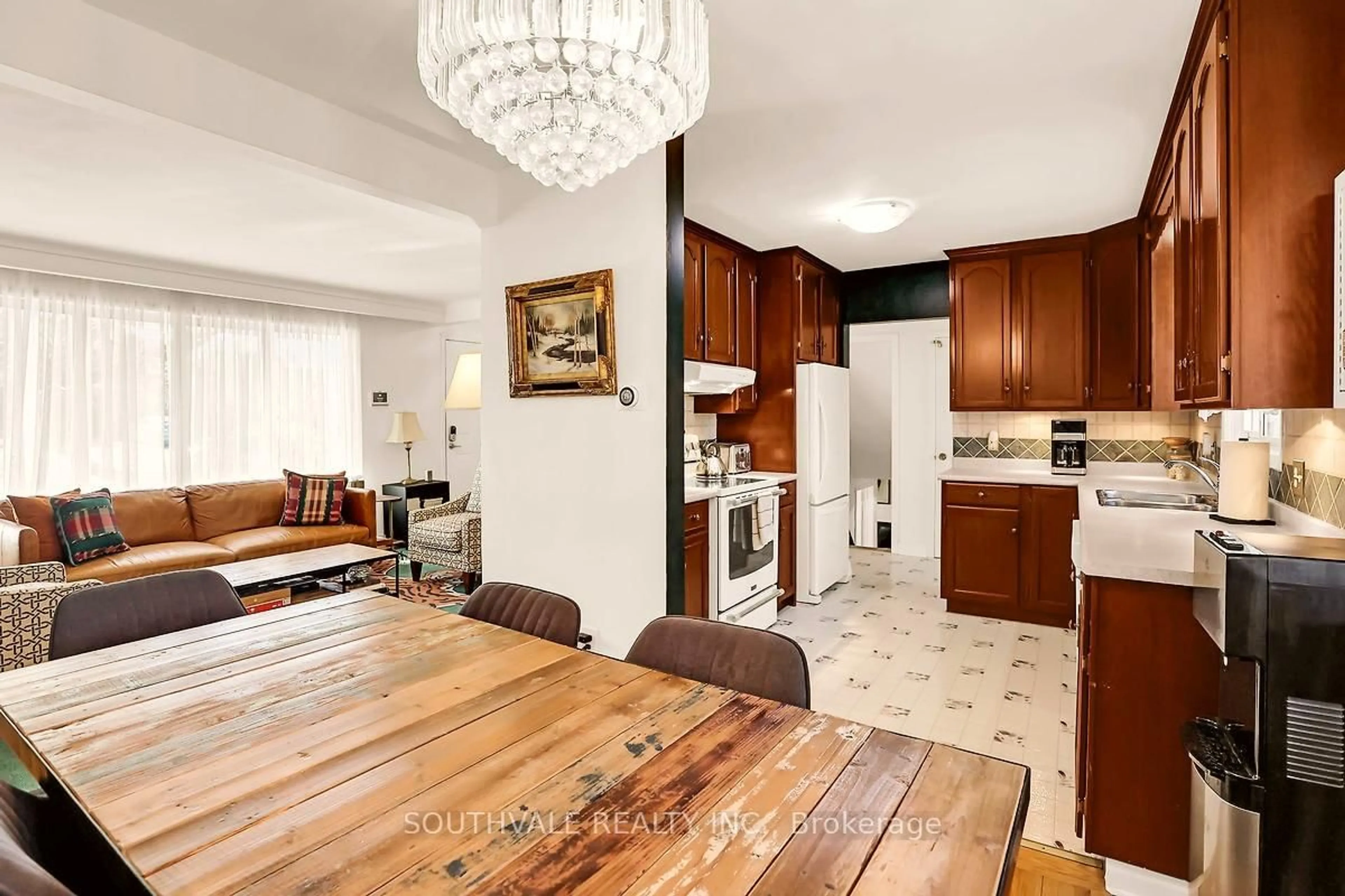 Open concept kitchen, unknown for 305 Centre St, Niagara-on-the-Lake Ontario L0S 1J0