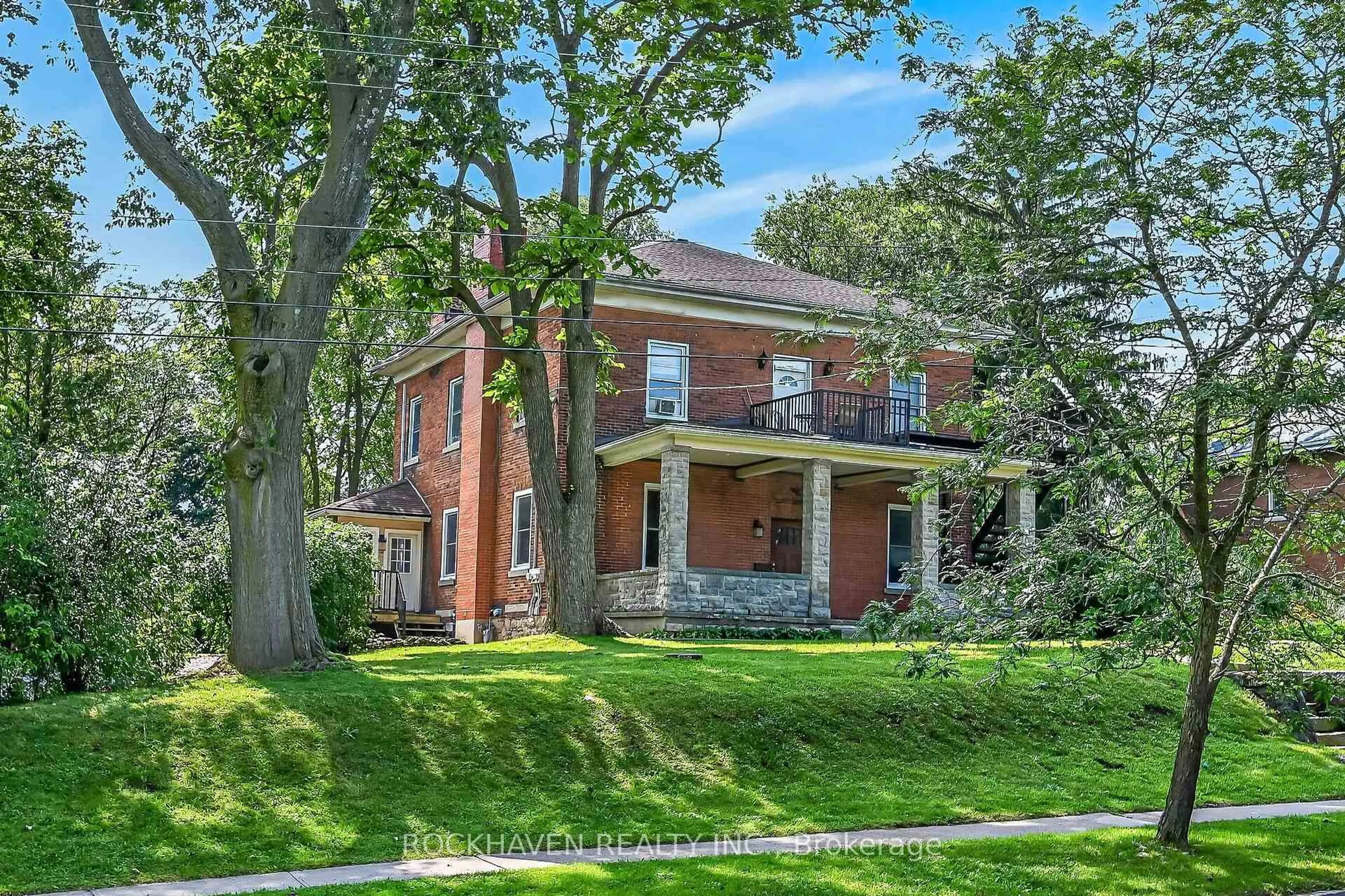 Home with brick exterior material, street for 15 St David St, Thorold Ontario L2V 2L1