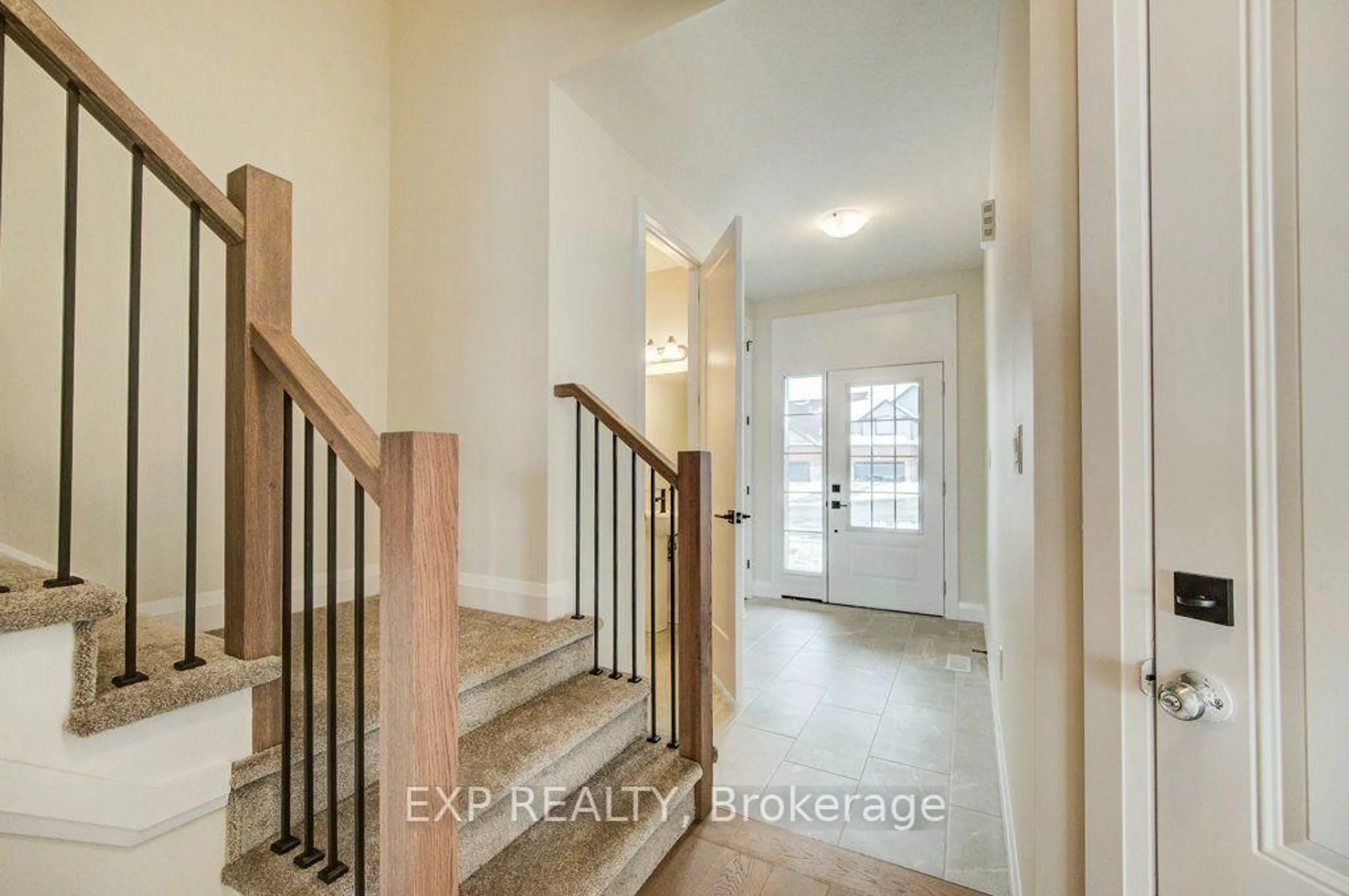 Indoor entryway for 231 applewood St, Blandford-Blenheim Ontario N0J 1S0