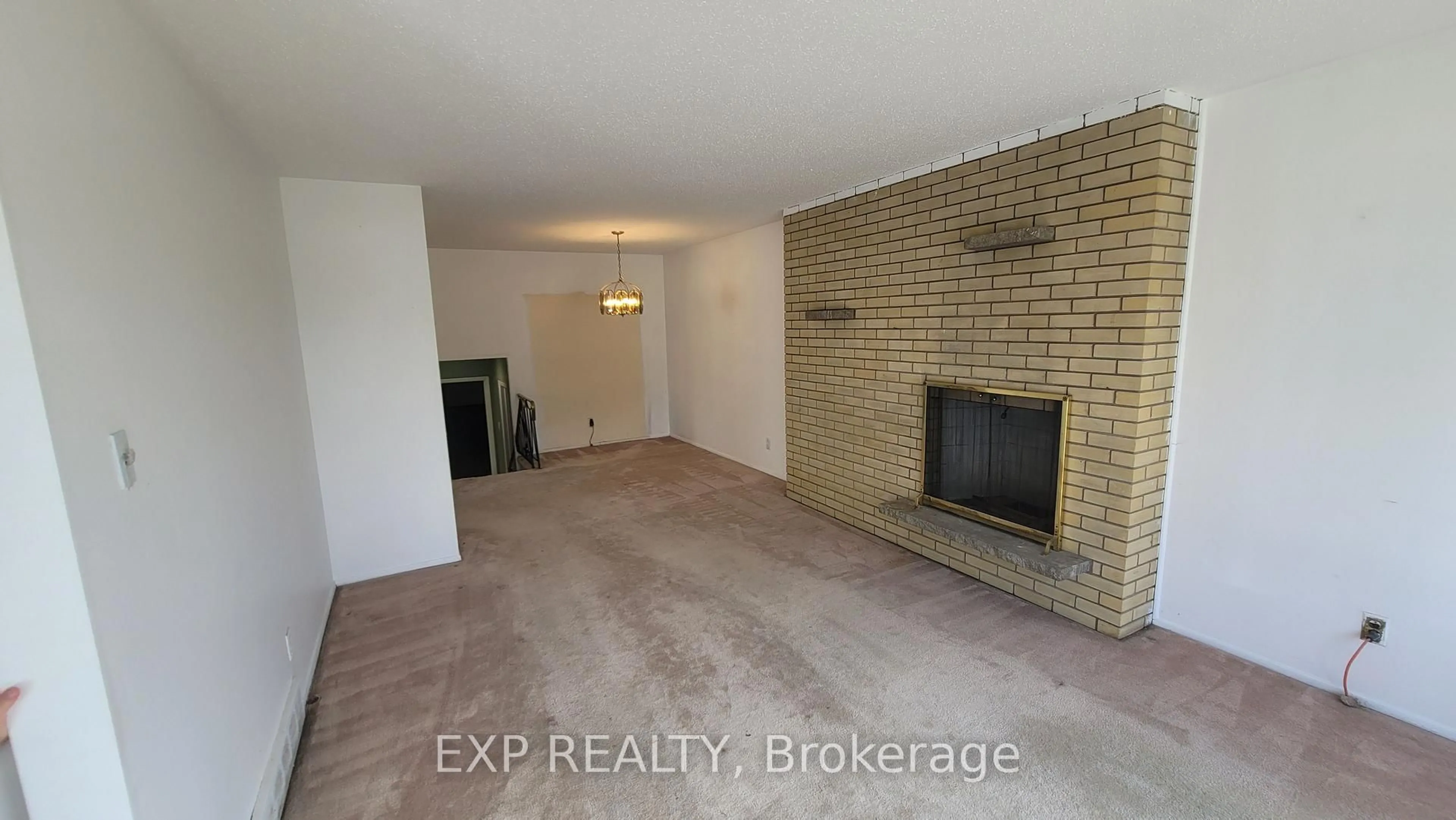 A pic of a room for 1747 Heron Rd, Ottawa Ontario K1V 6A2