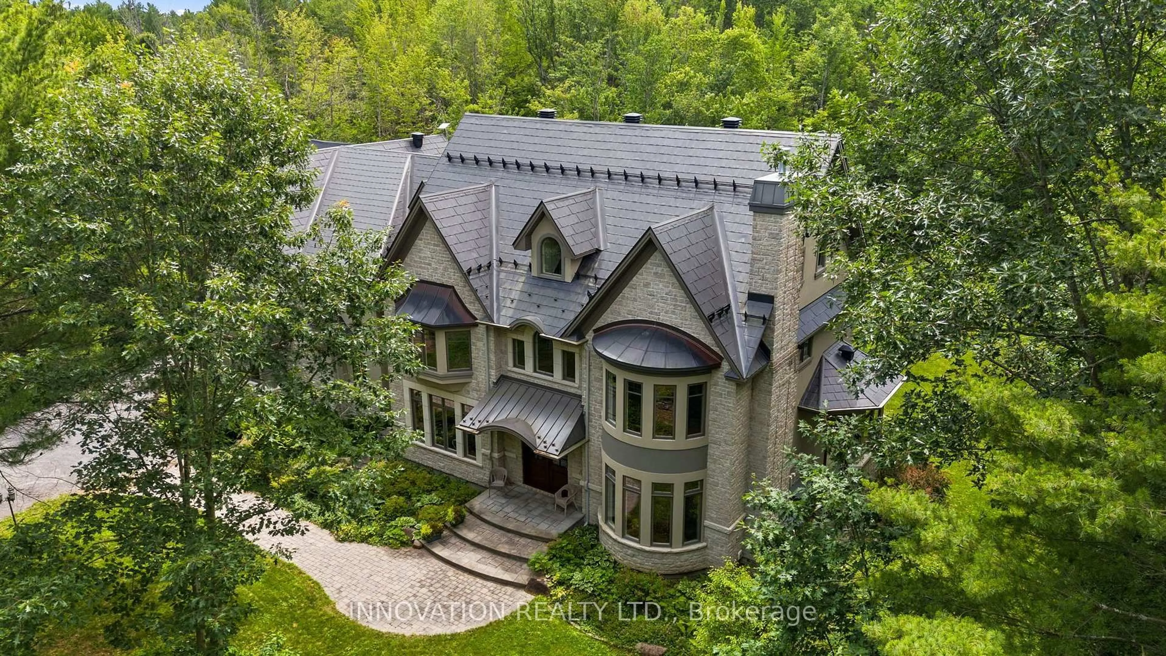 A pic from outside/outdoor area/front of a property/back of a property/a pic from drone, building for 439 John Aselford Dr, Ottawa Ontario K2W 1A8