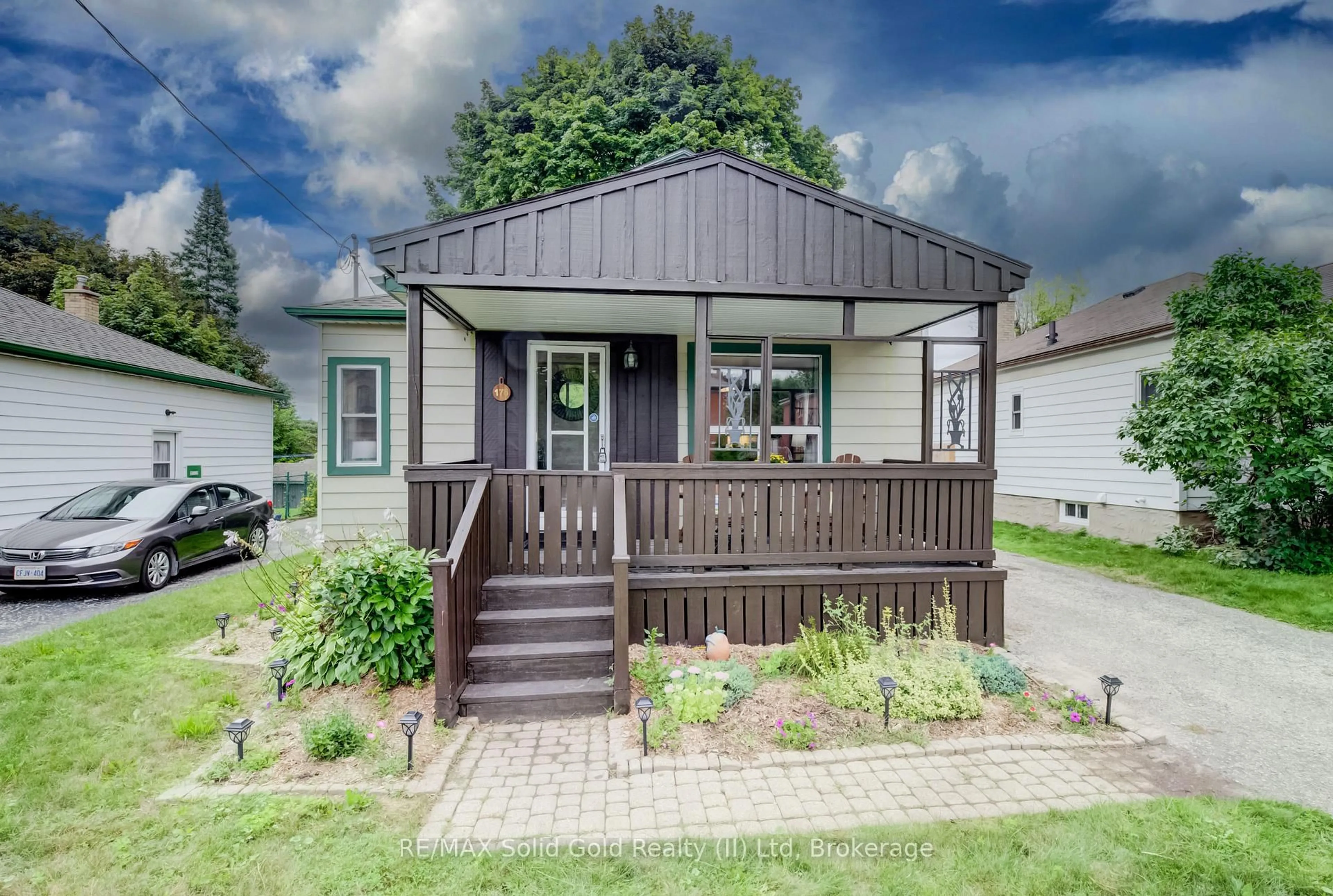 Home with vinyl exterior material, street for 176 Edwin St, Kitchener Ontario N2H 4P2
