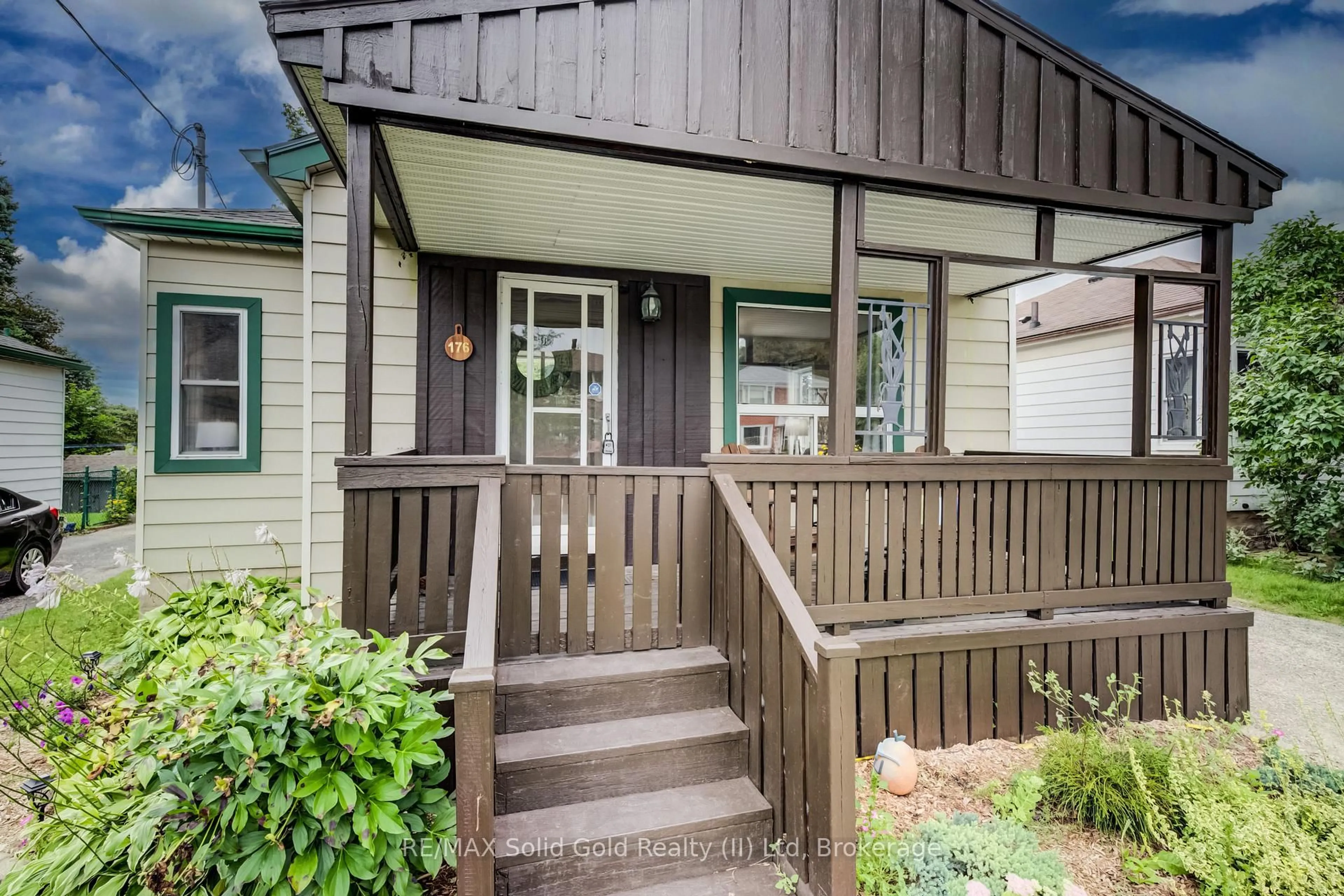 Unknown for 176 Edwin St, Kitchener Ontario N2H 4P2