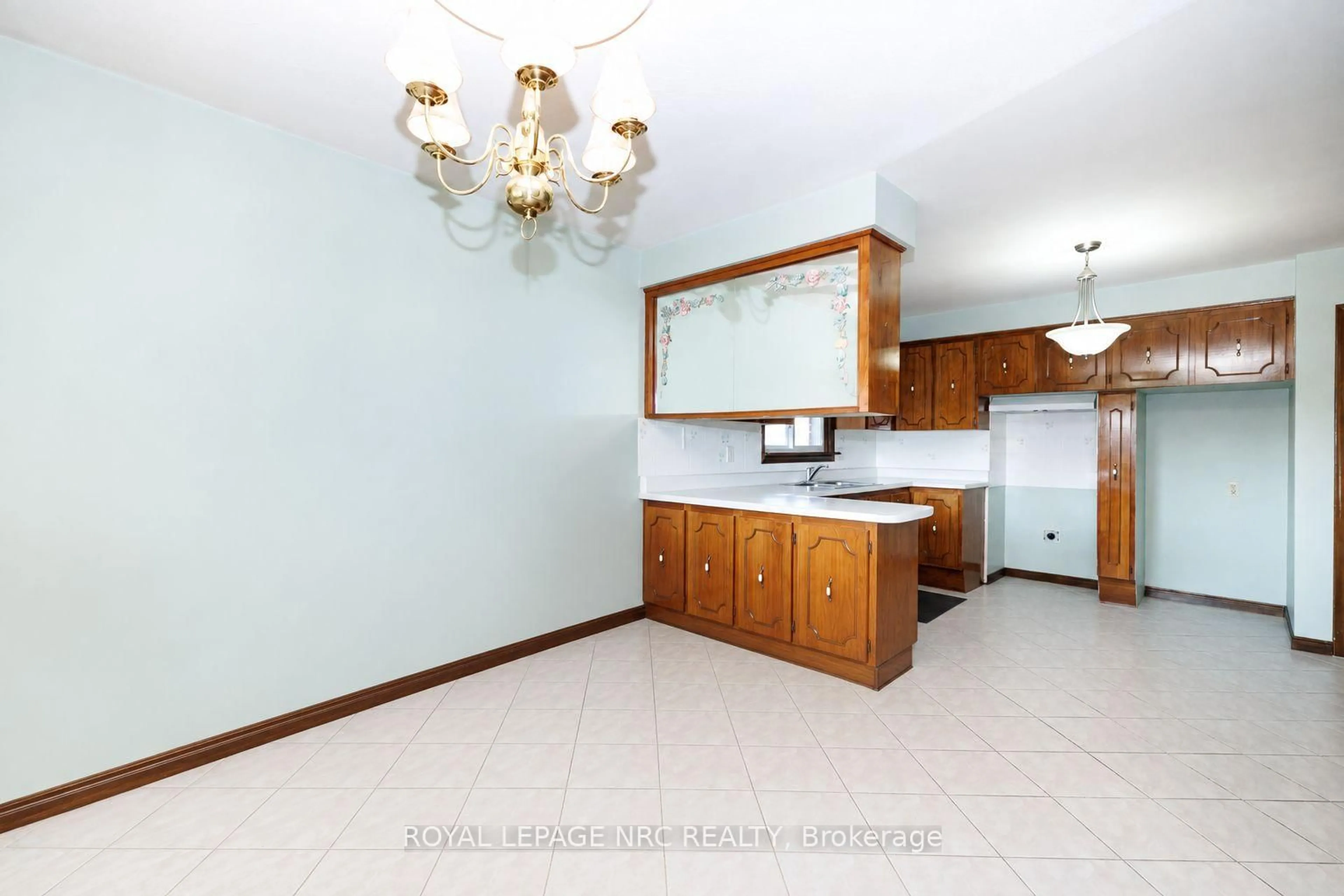 Unknown for 38 Rivercrest Rd, Hamilton Ontario L8E 1M9