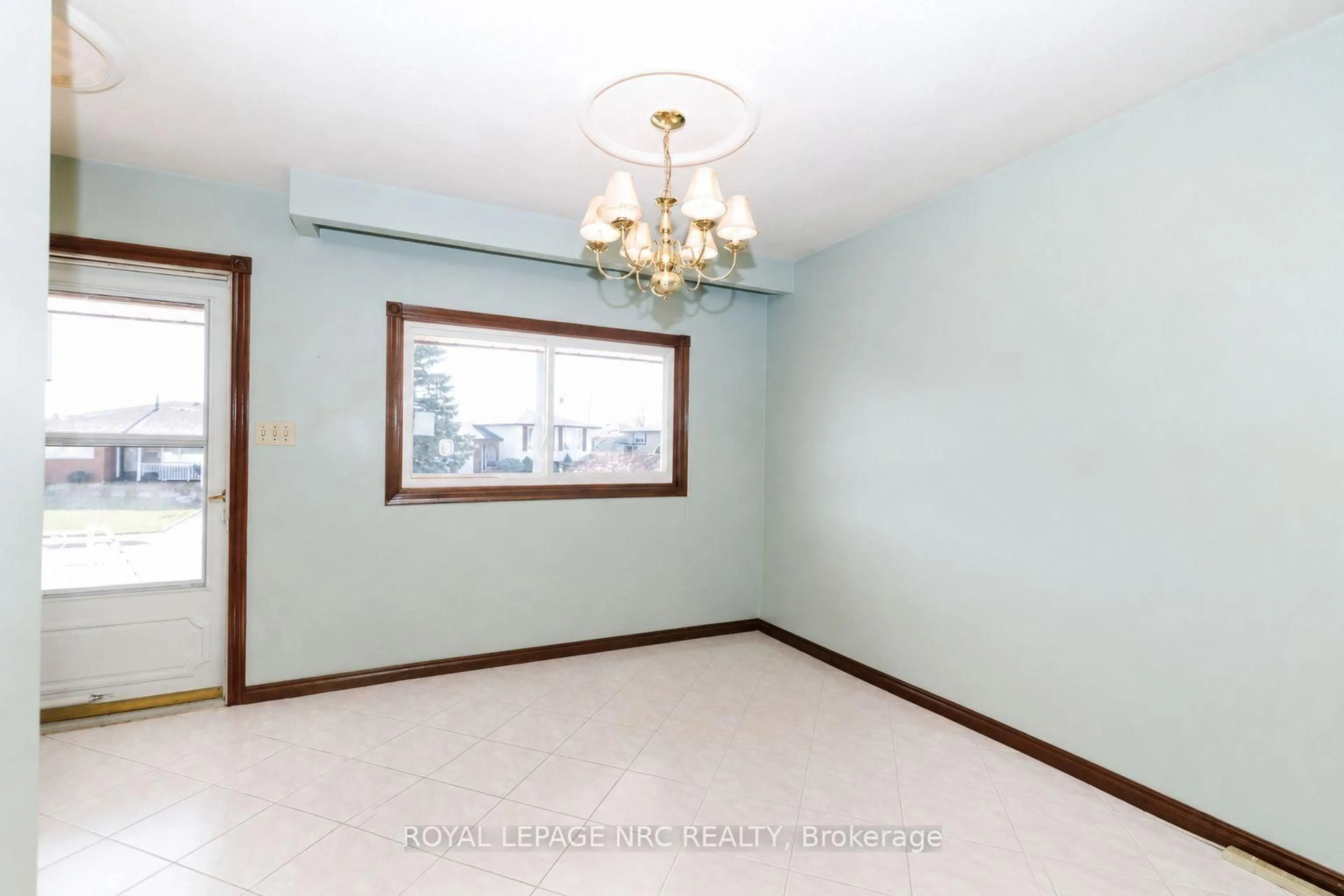 Unknown for 38 Rivercrest Rd, Hamilton Ontario L8E 1M9