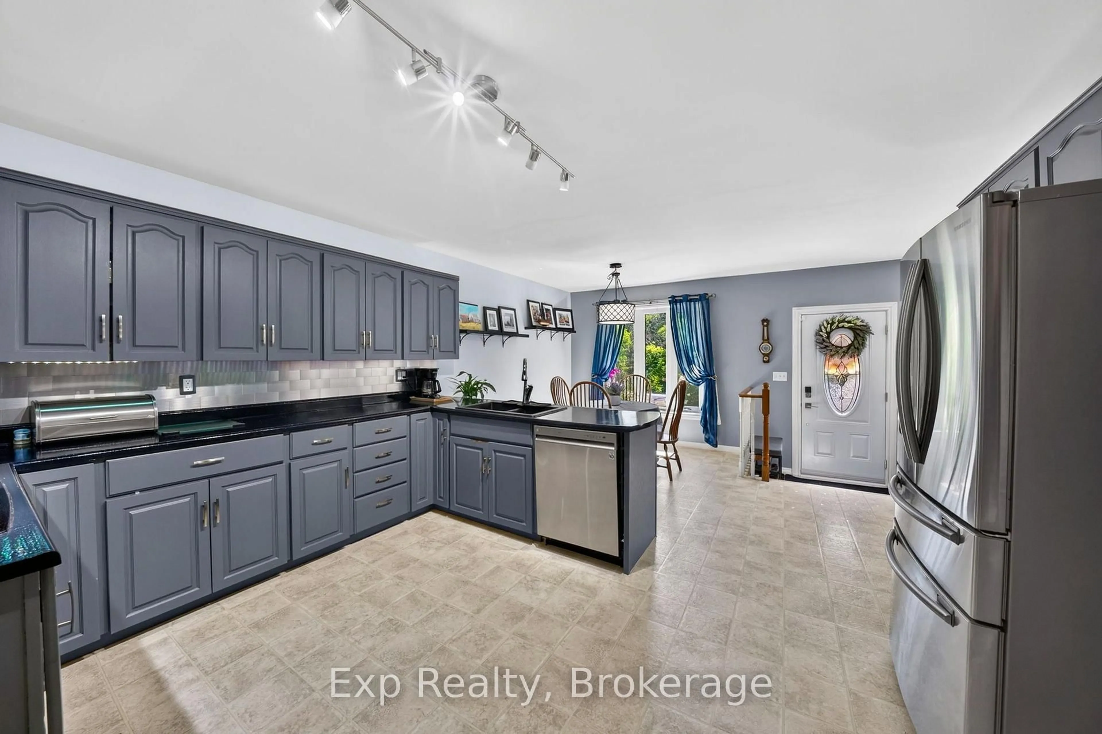 Open concept kitchen, ceramic/tile floor for 1745 Lazier Rd, Shannonville Ontario K0K 3A0