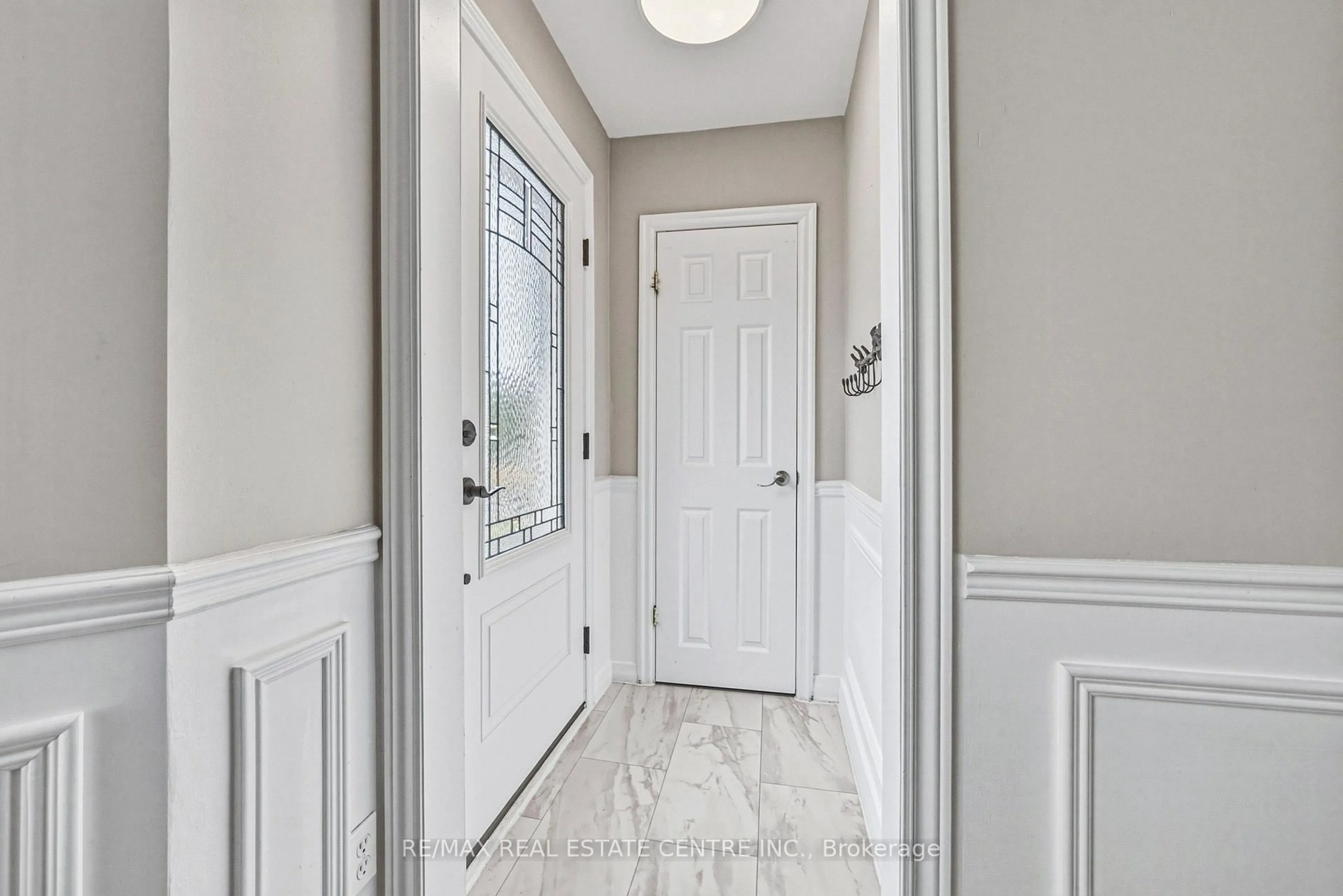 Indoor entryway for 45 Second Ave, Cambridge Ontario N1S 2C2