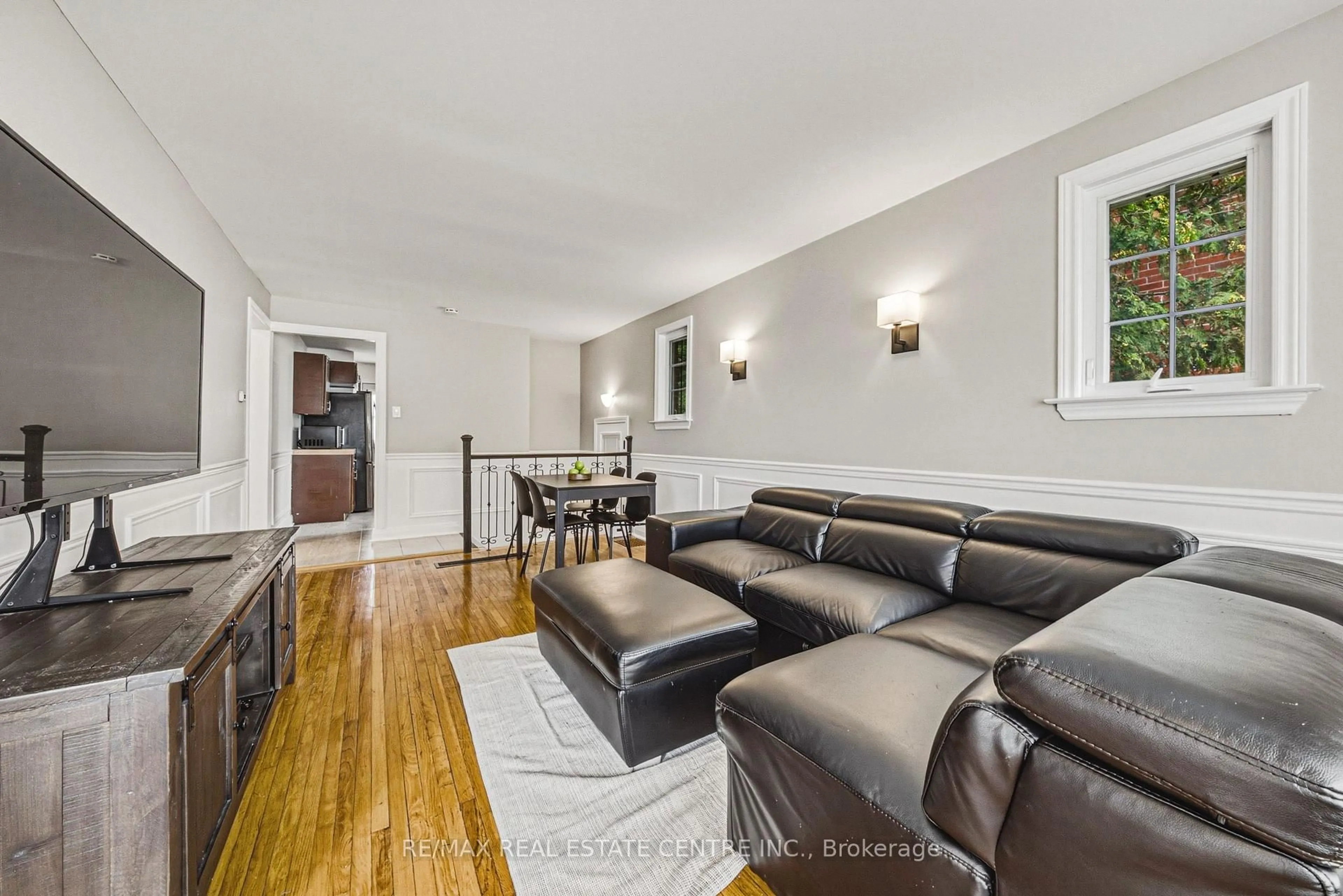 Living room with furniture, unknown for 45 Second Ave, Cambridge Ontario N1S 2C2