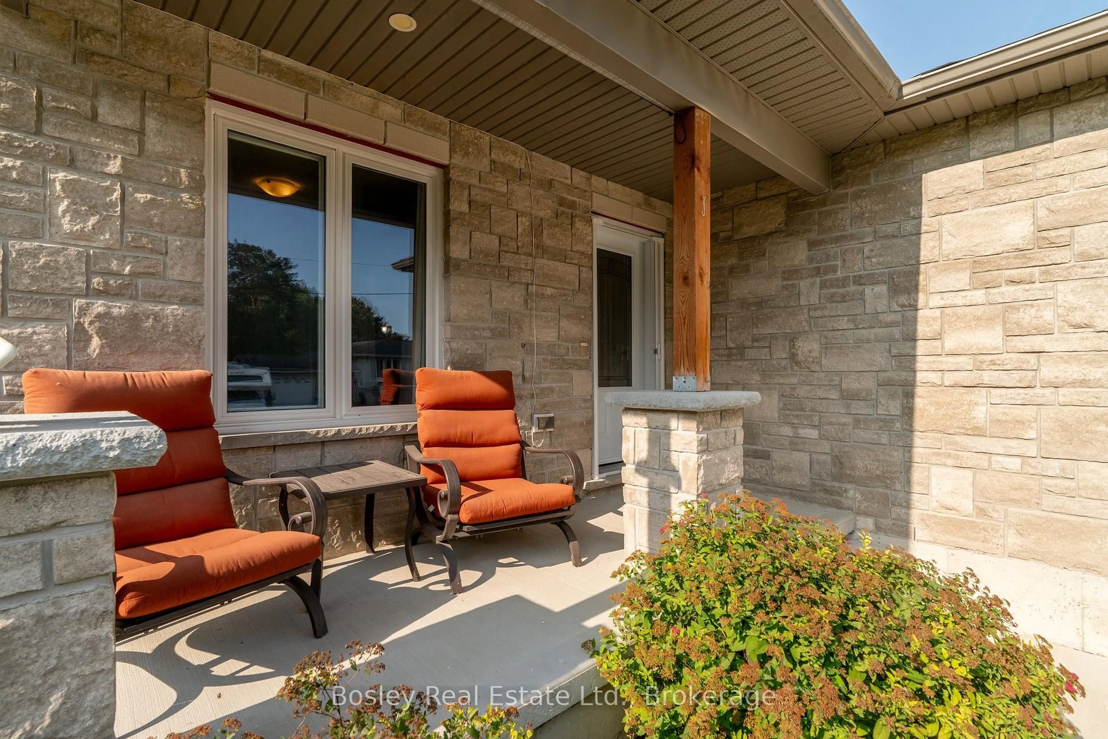 Patio, street for 420 Victoria St, Minto Ontario N0G 2P0