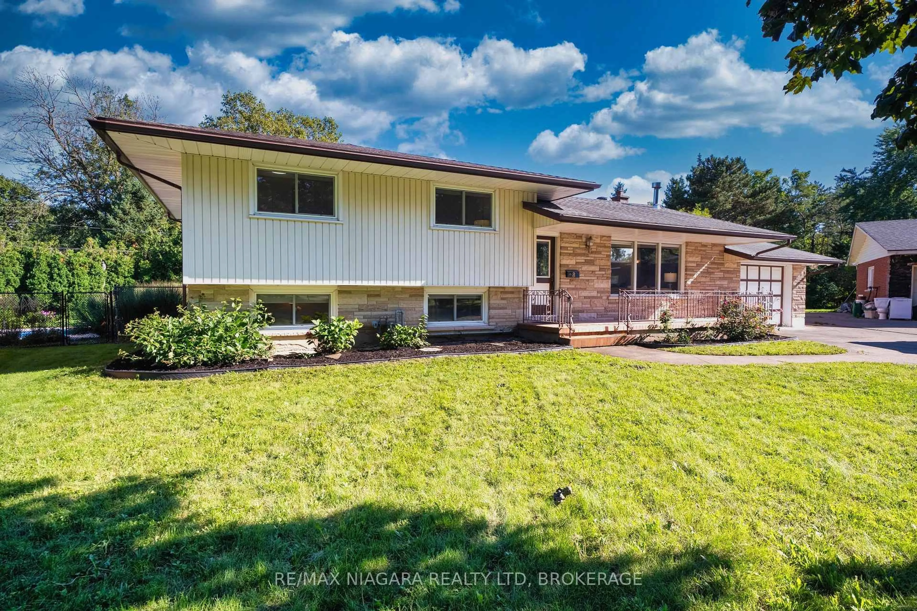 Unknown for 8 Fernwood Terr, St. Catharines Ontario L2T 3W5