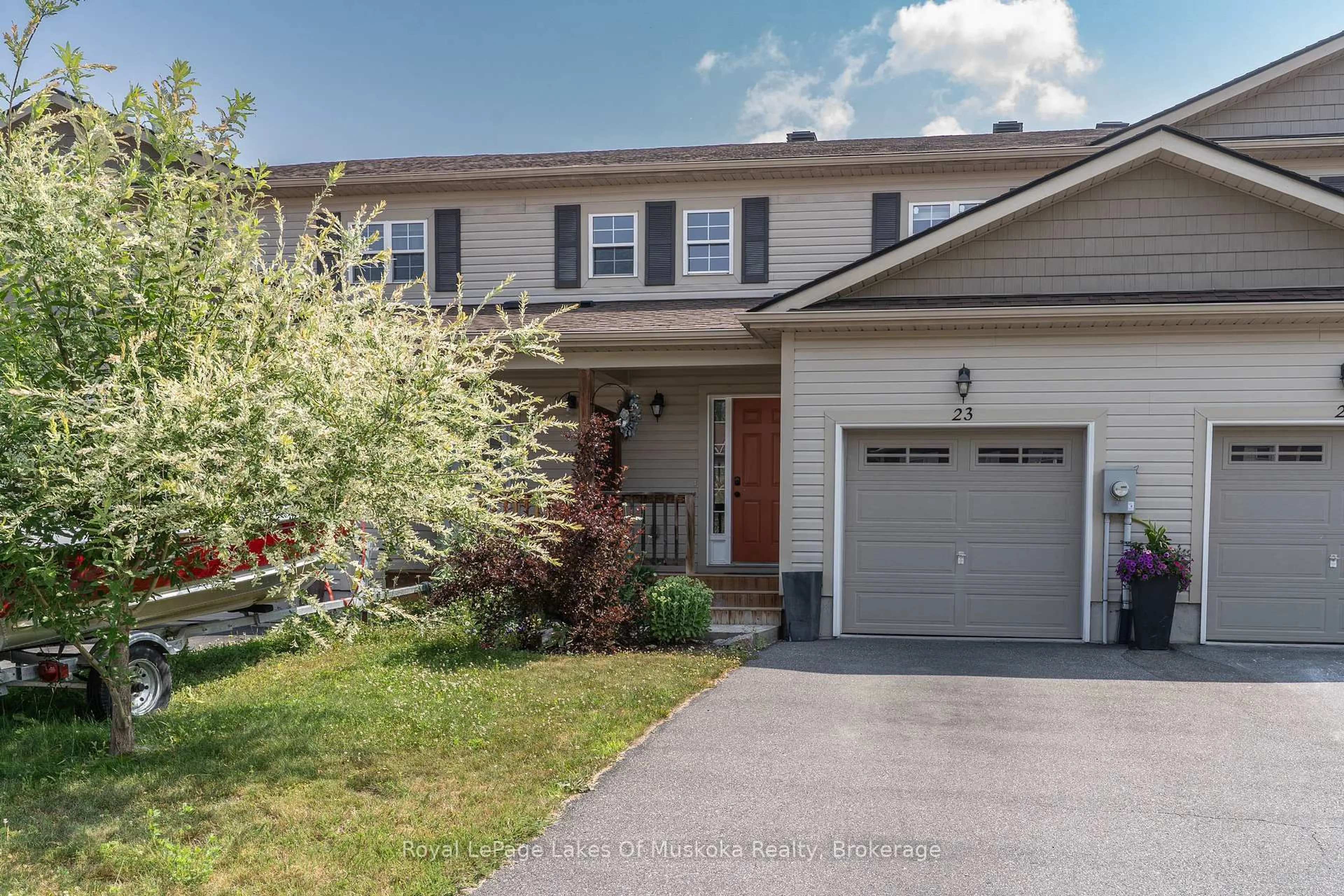 Home with vinyl exterior material, street for 23 Little Ryans Way, Bracebridge Ontario P1L 0C3