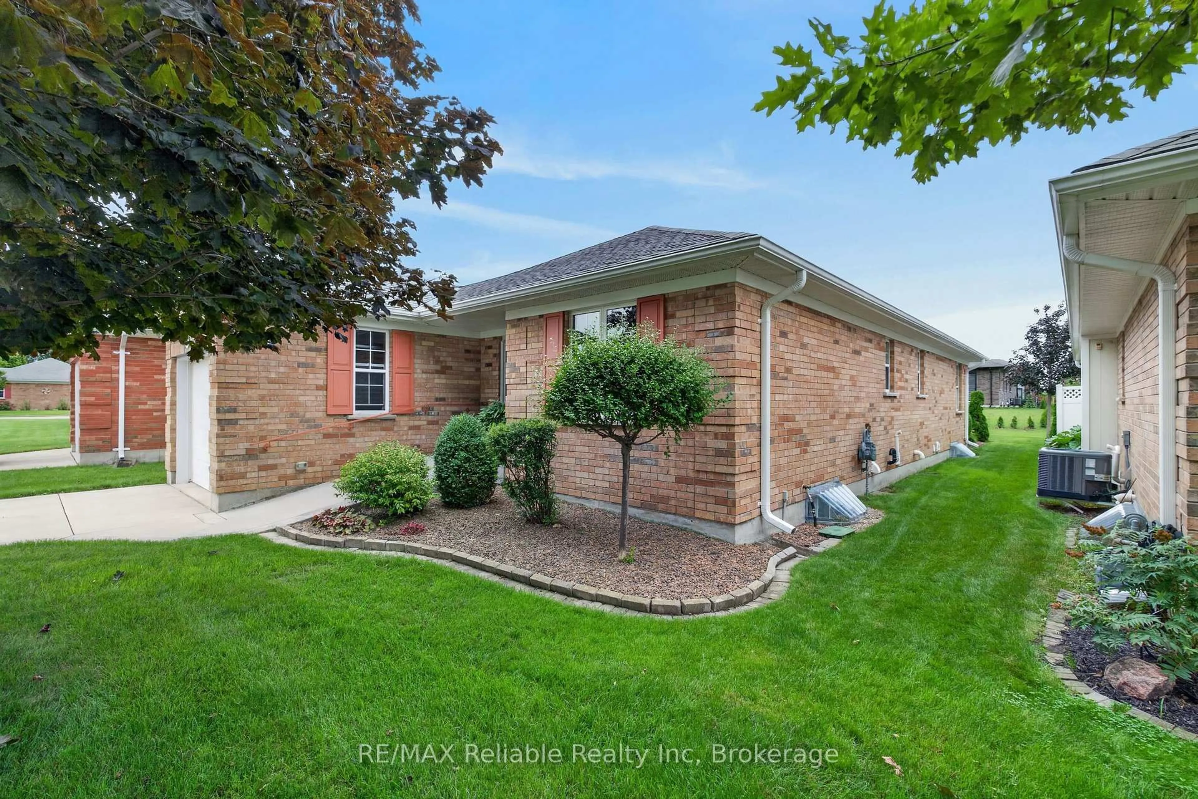 Home with brick exterior material, water/lake/river/ocean view for 217 Bethune Cres, Goderich Ontario N7A 4M7