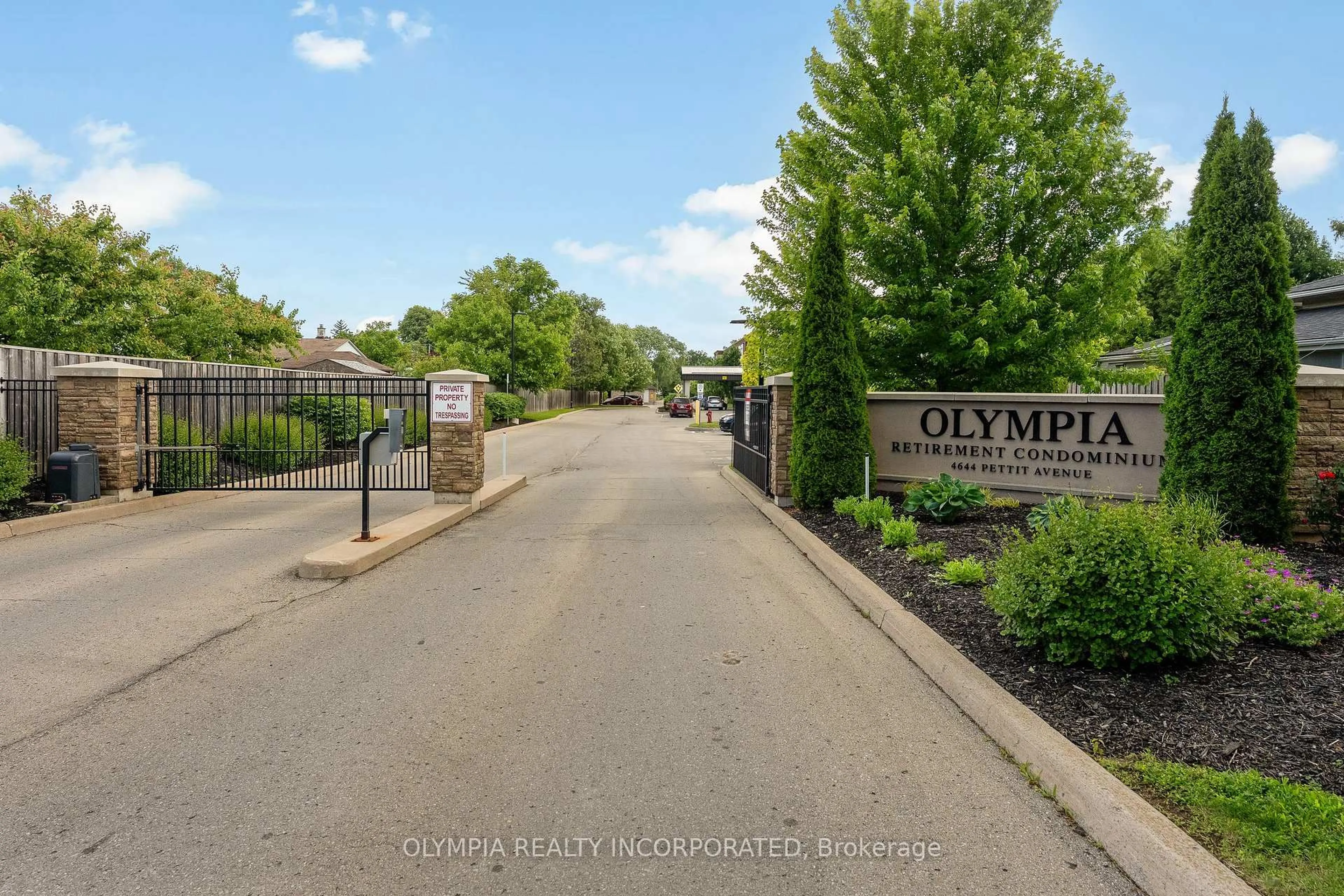 A pic from outside/outdoor area/front of a property/back of a property/a pic from drone, street for 4644 Pettit Ave #119, Niagara Falls Ontario L2E 0B4