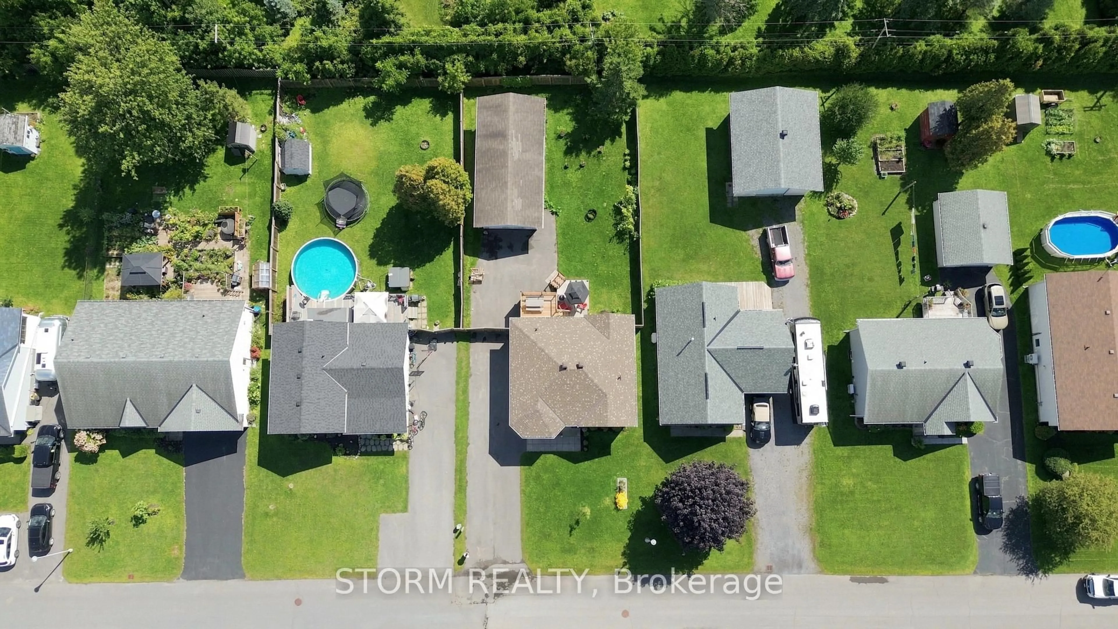 A pic from outside/outdoor area/front of a property/back of a property/a pic from drone, street for 78 Hickory St, South Stormont Ontario K0C 1M0