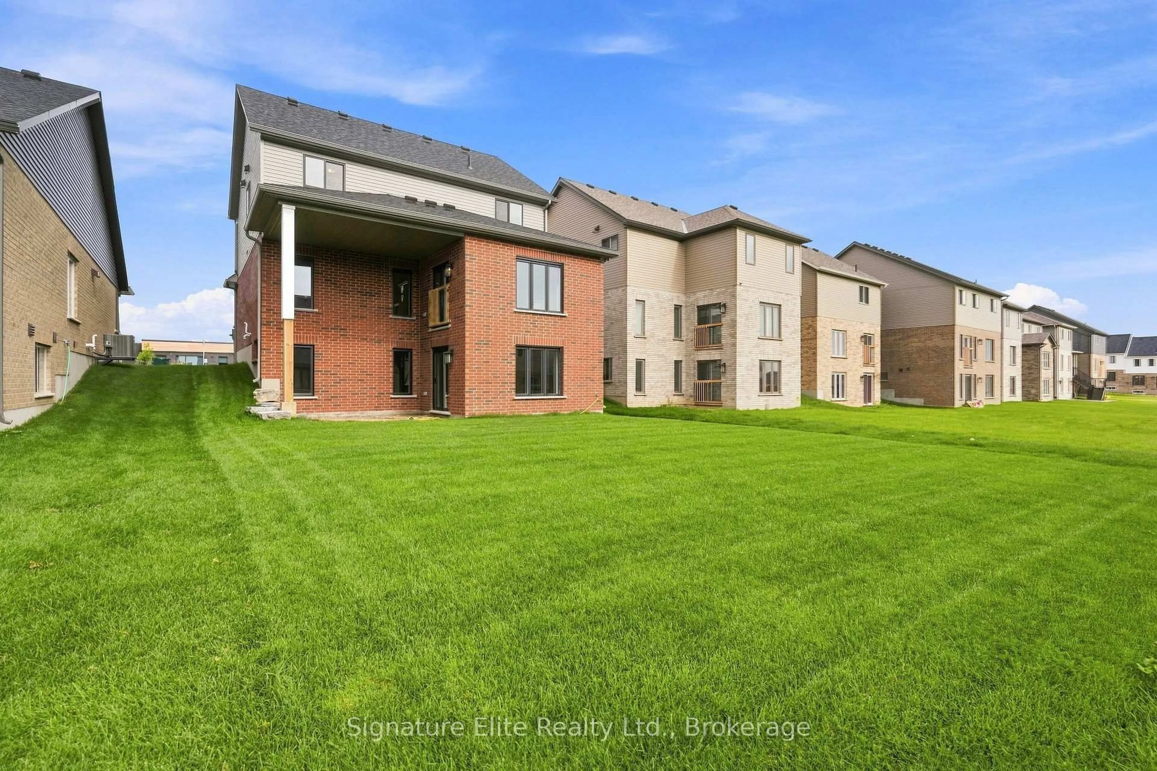 A pic from outside/outdoor area/front of a property/back of a property/a pic from drone, building for 139 Devonleigh Gate, Grey Highlands Ontario N0C 1H0