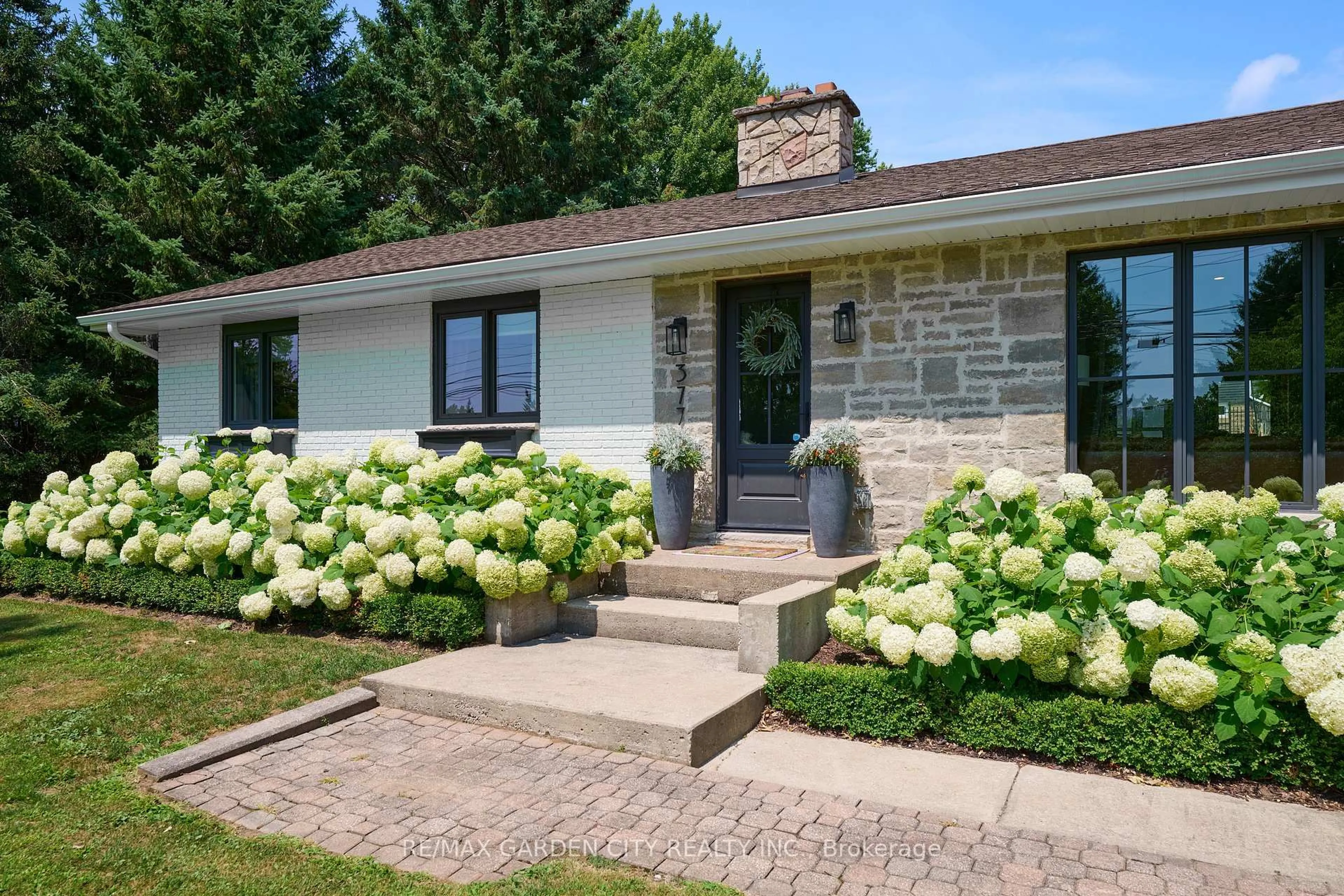Home with brick exterior material, street for 377 Canboro Rd, Pelham Ontario L0S 1M0