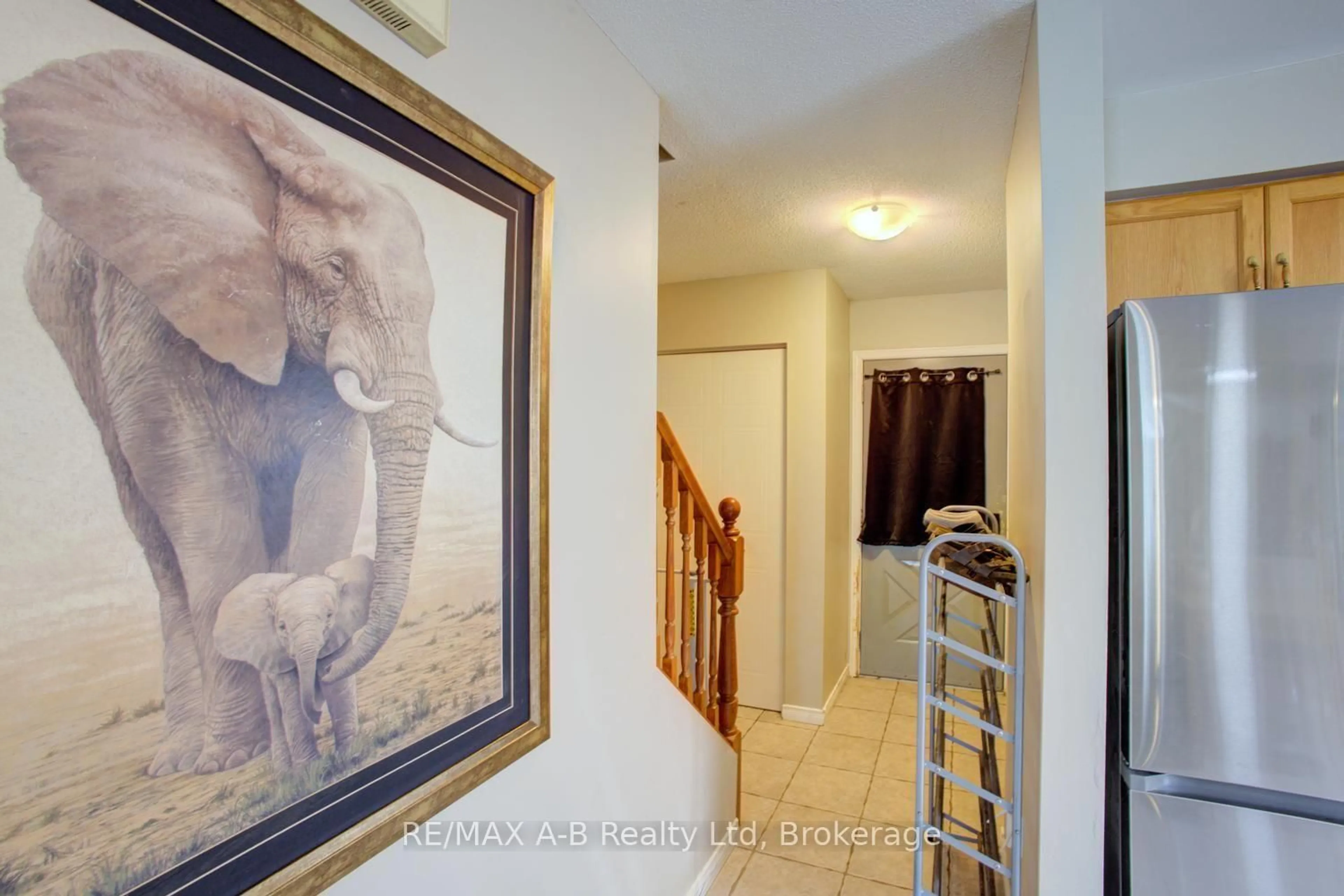 Indoor entryway for 223 Melran Dr, Waterloo Ontario N3C 4E5