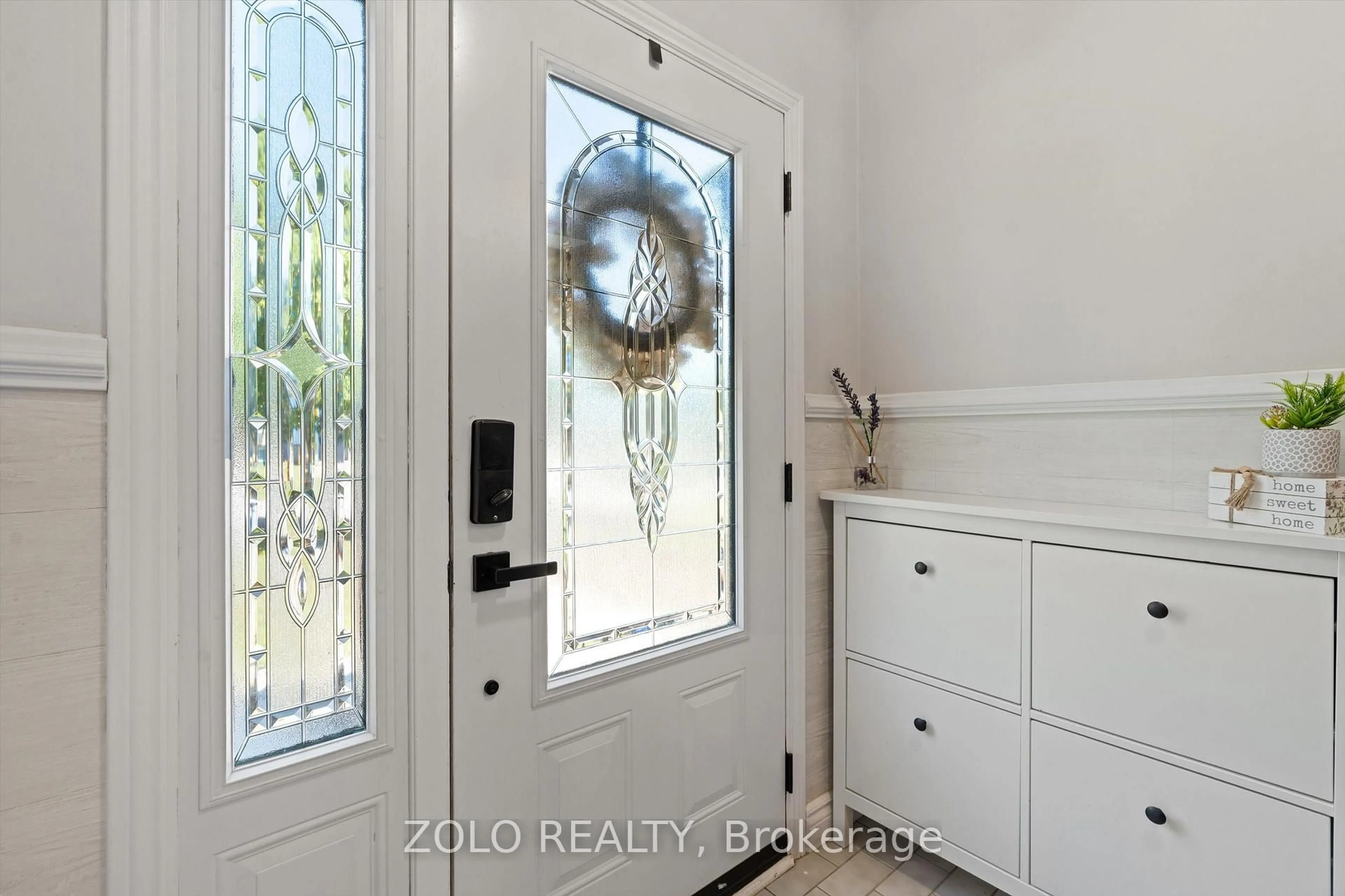 Indoor entryway for 13 Cowan Dr, Thorold Ontario L2V 4Y8