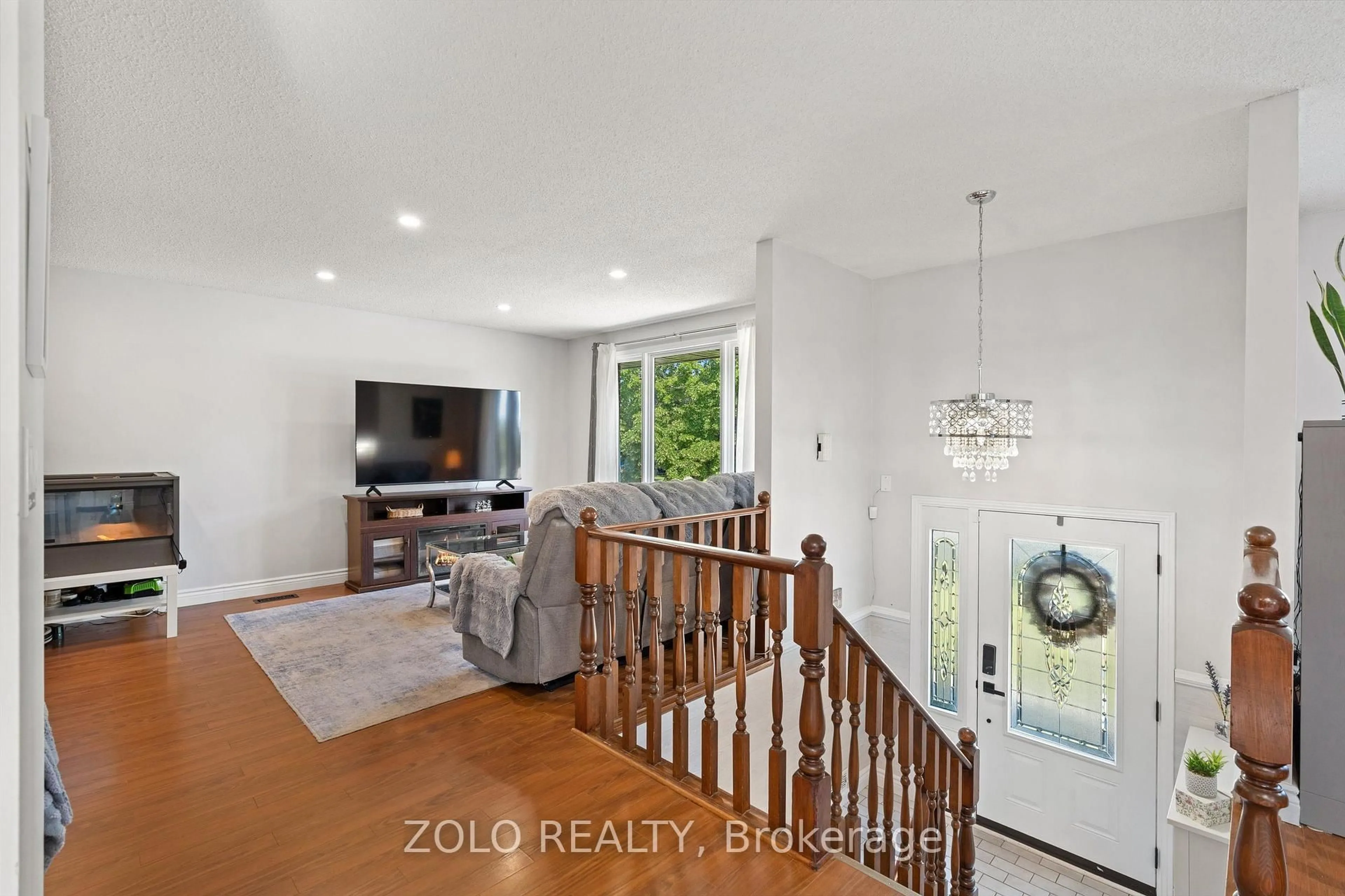 Indoor entryway for 13 Cowan Dr, Thorold Ontario L2V 4Y8