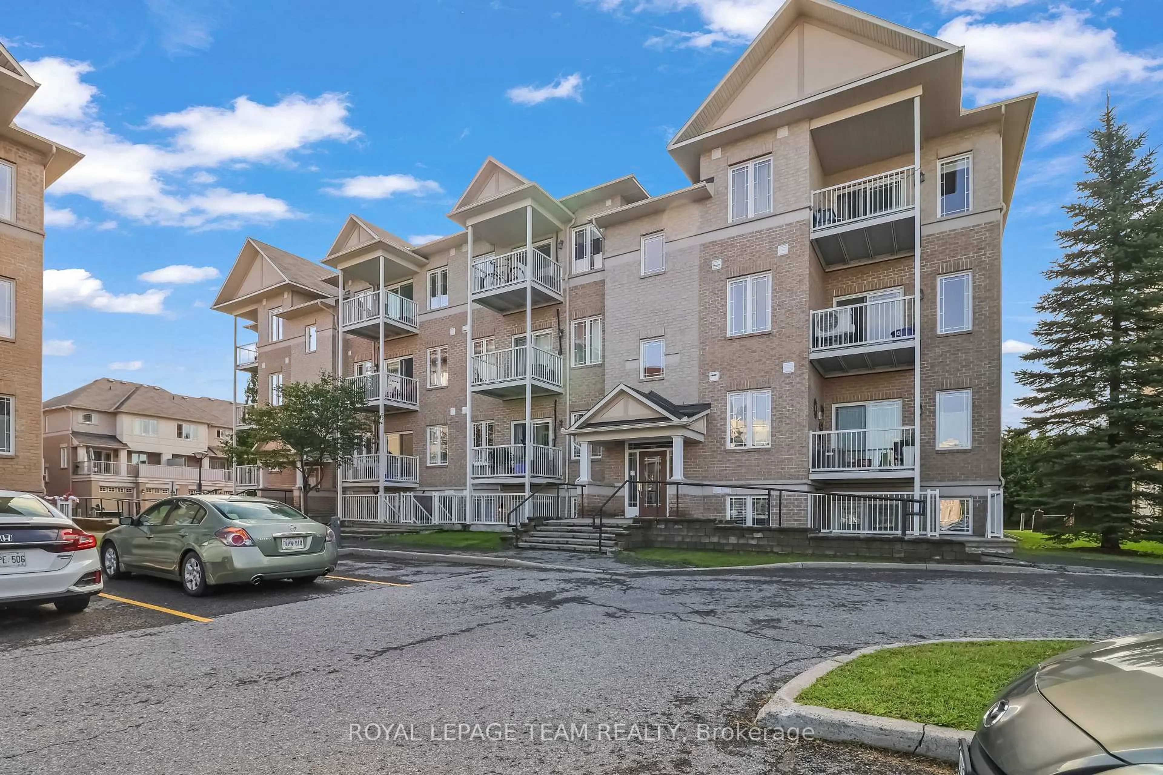 A pic from outside/outdoor area/front of a property/back of a property/a pic from drone, unknown for 200 Paseo Private #6, Ottawa Ontario K2G 4N7