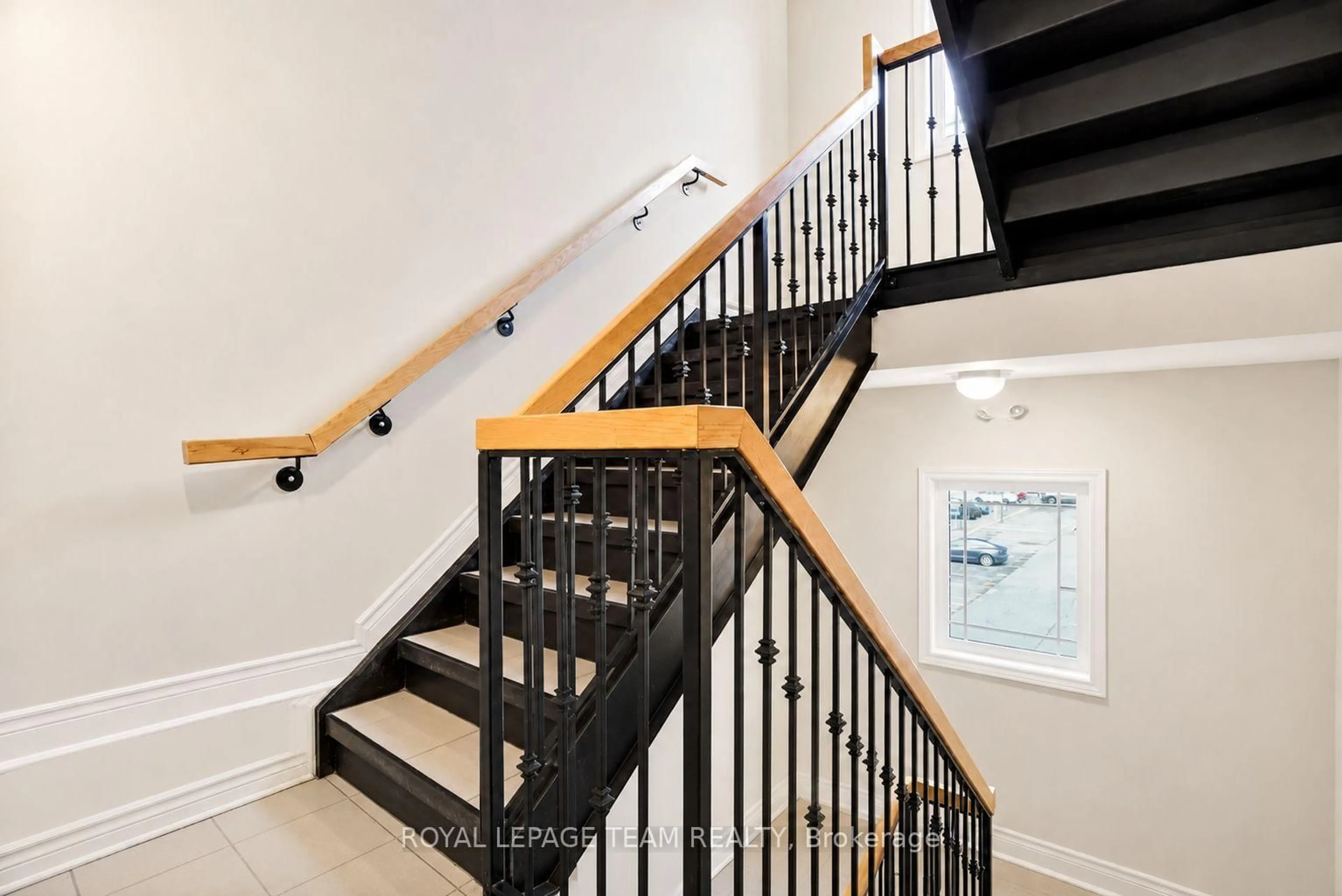 Stairs for 200 Paseo Private #6, Ottawa Ontario K2G 4N7