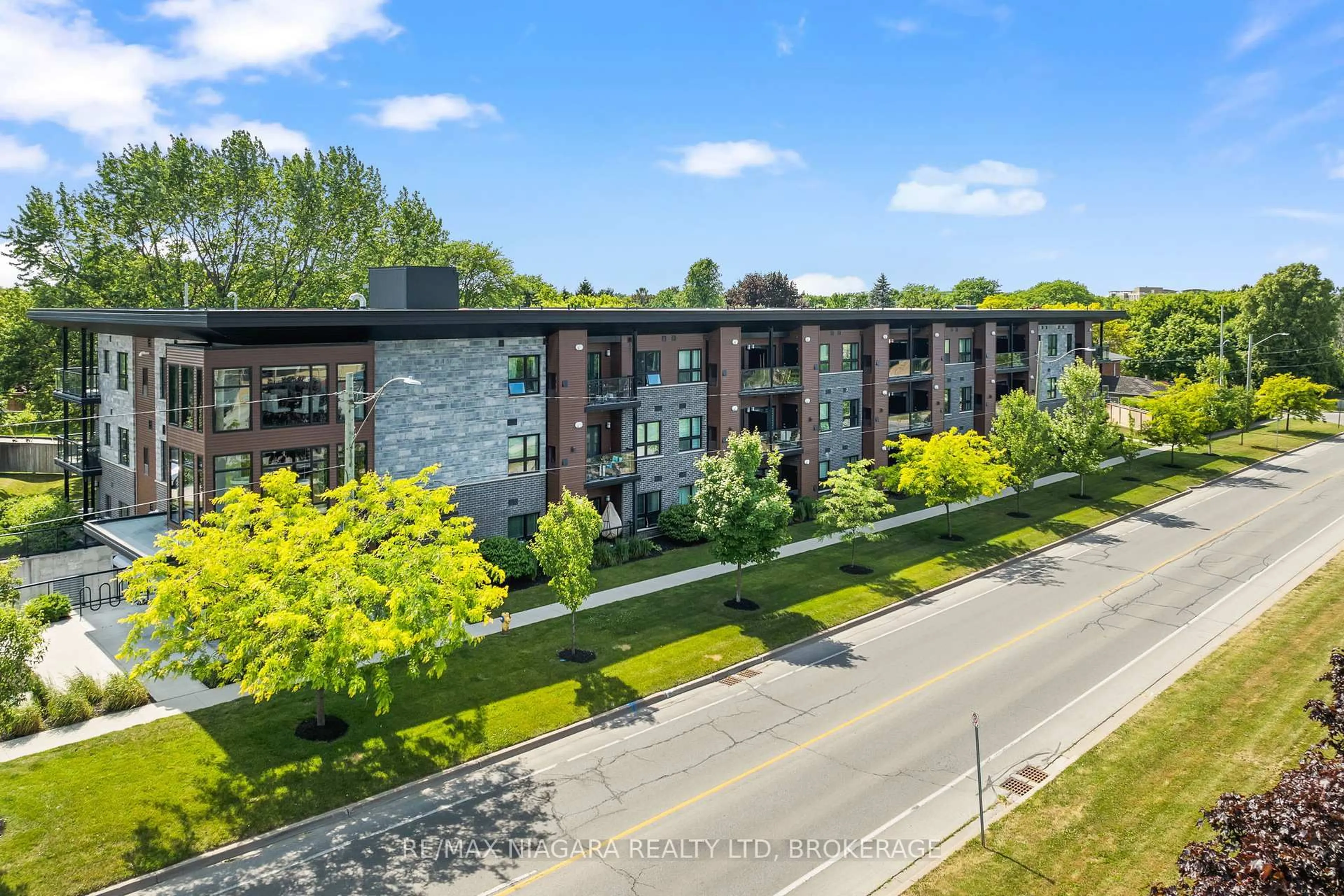 A pic from outside/outdoor area/front of a property/back of a property/a pic from drone, unknown for 212 Lakeport Rd #203, St. Catharines Ontario L2N 4R5