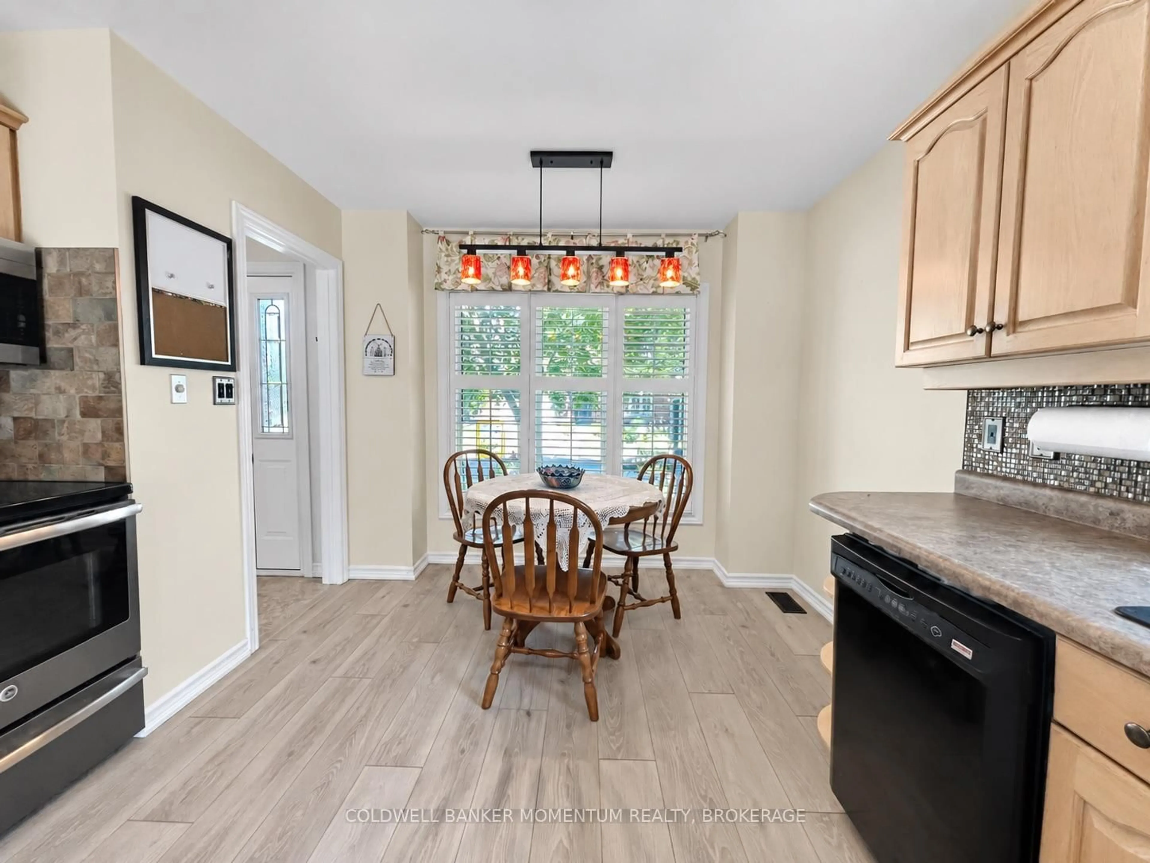 Open concept kitchen, ceramic/tile floor for 3930 Durban Lane, Lincoln Ontario L0R 2C0