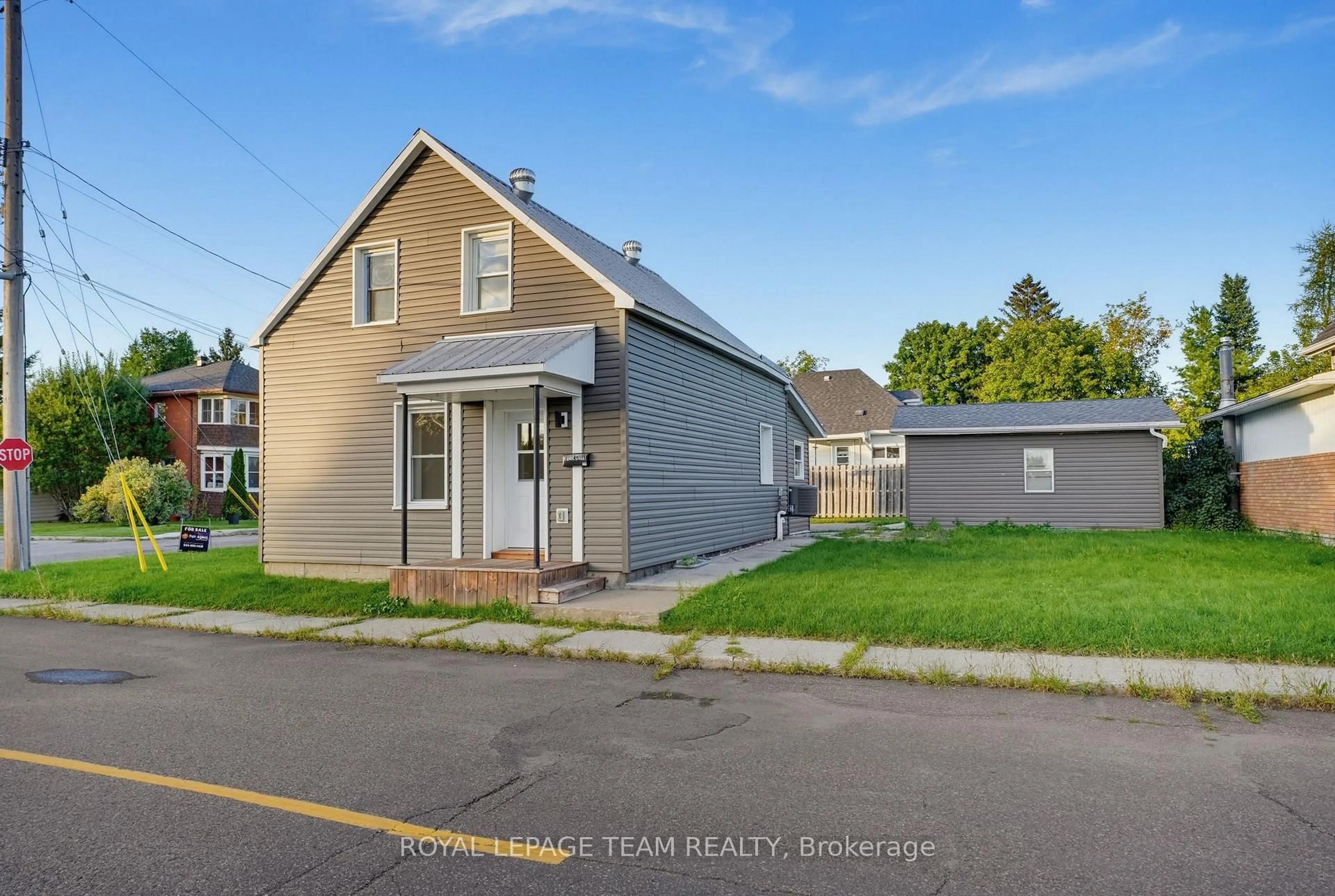 Home with vinyl exterior material, street for 81 BANK St, Renfrew Ontario K7V 2E7