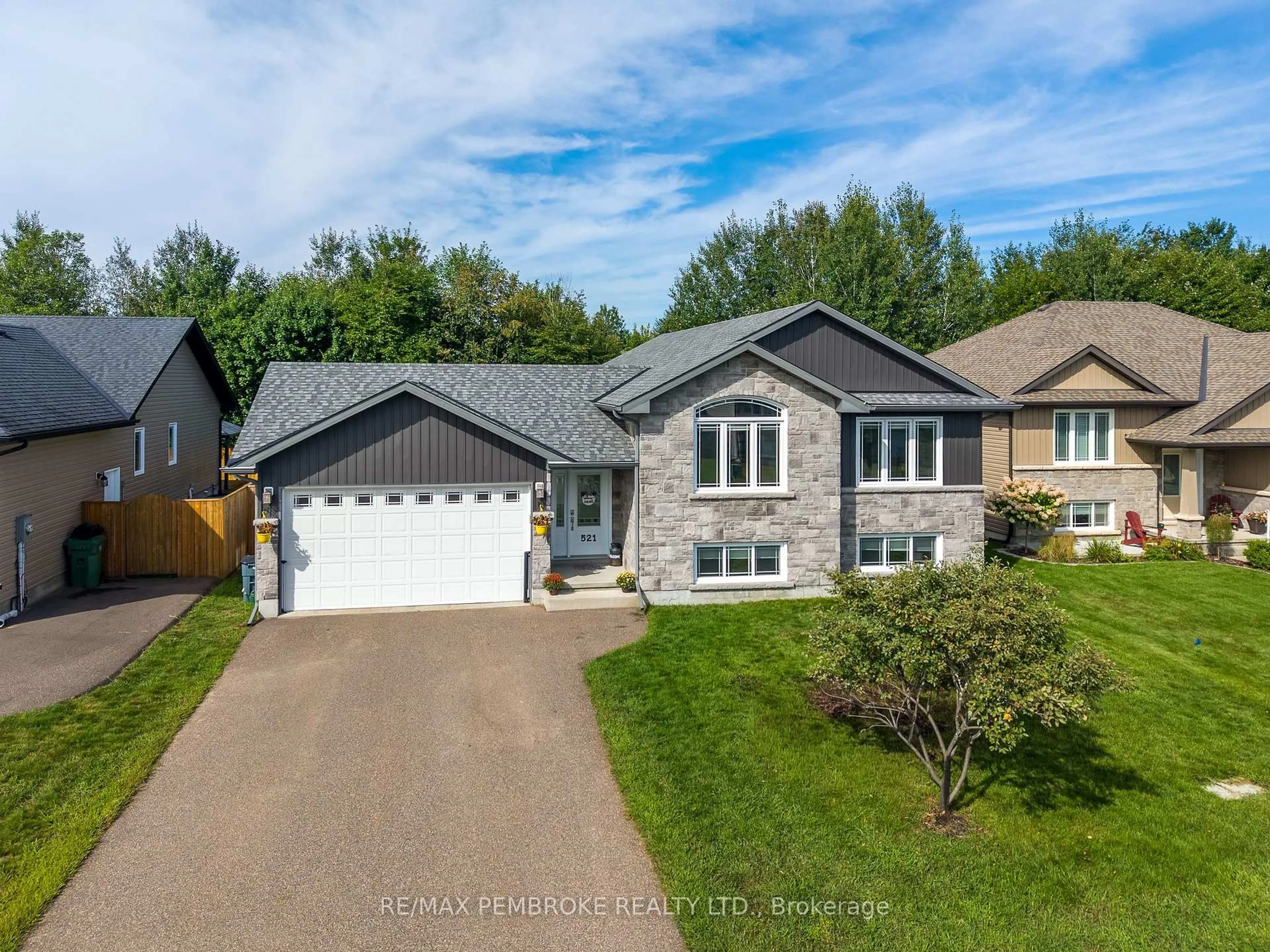 A pic from outside/outdoor area/front of a property/back of a property/a pic from drone, street for 521 Gardner Cres, Petawawa Ontario K8H 0C4
