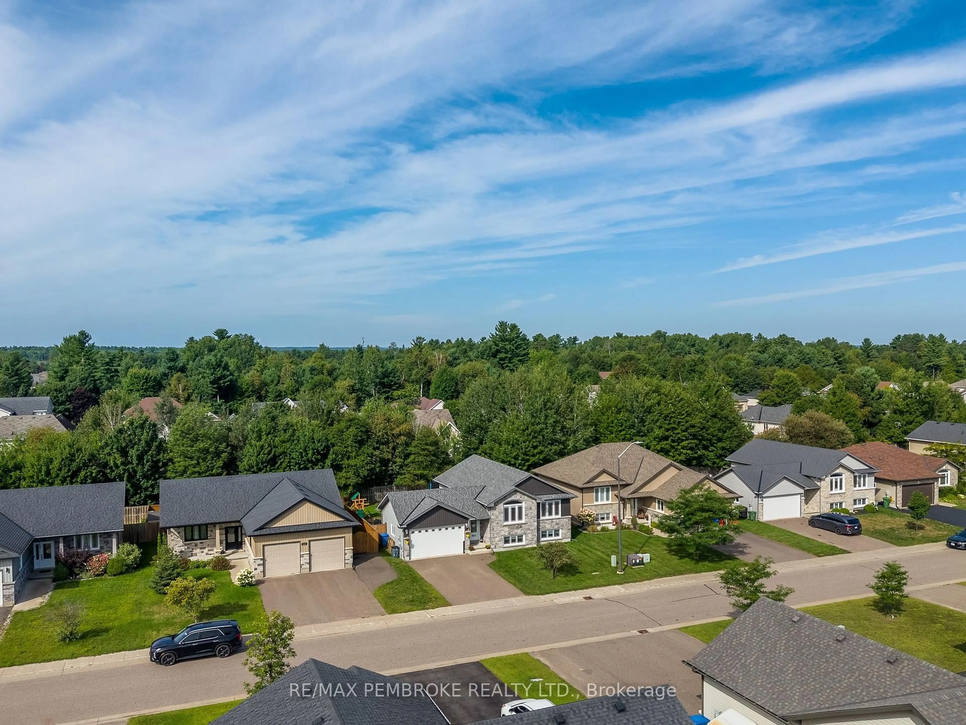 A pic from outside/outdoor area/front of a property/back of a property/a pic from drone, water/lake/river/ocean view for 521 Gardner Cres, Petawawa Ontario K8H 0C4