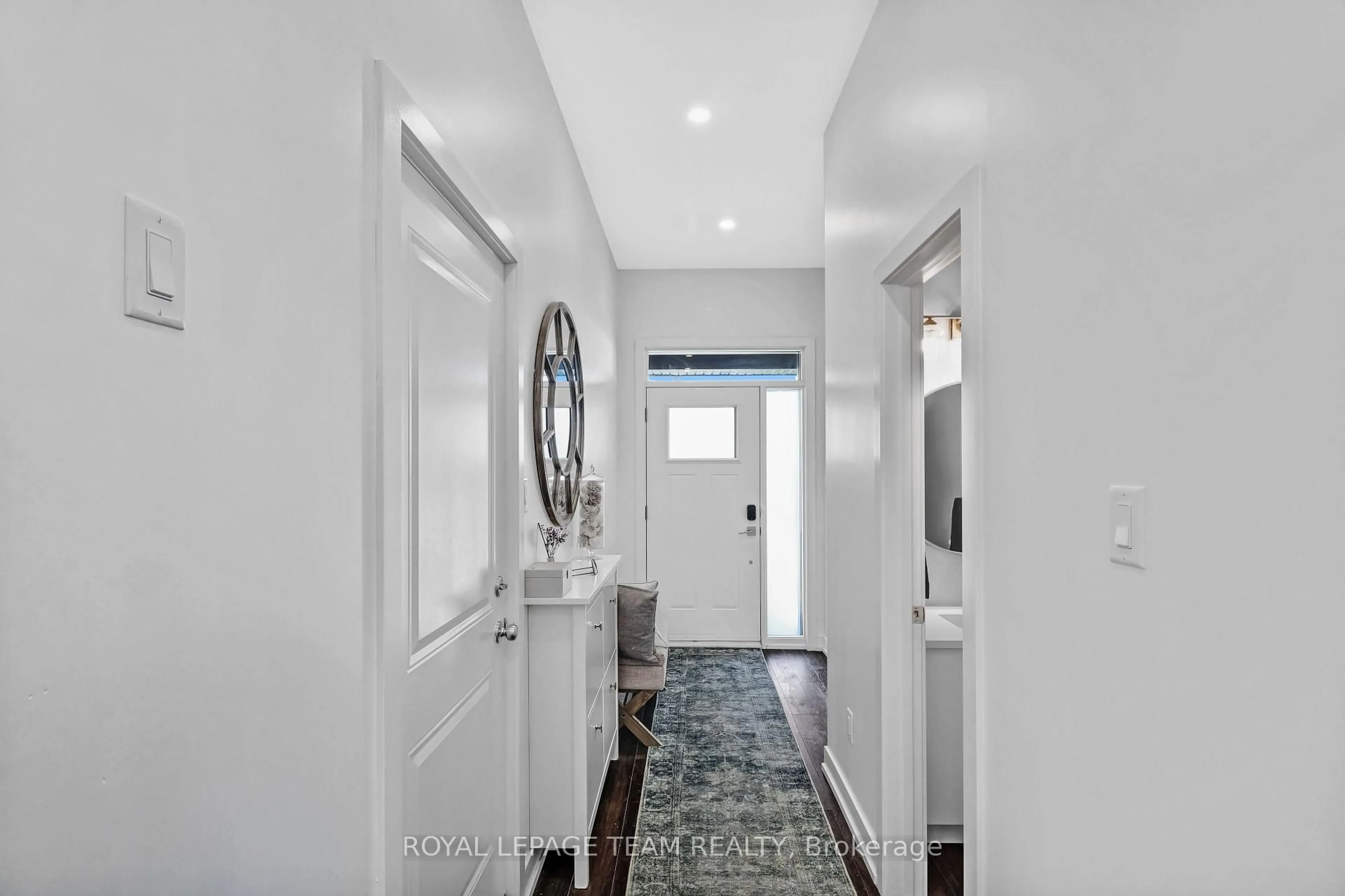 Indoor entryway for 607 Edenwylde Dr, Stittsville Ontario K2S 2L1