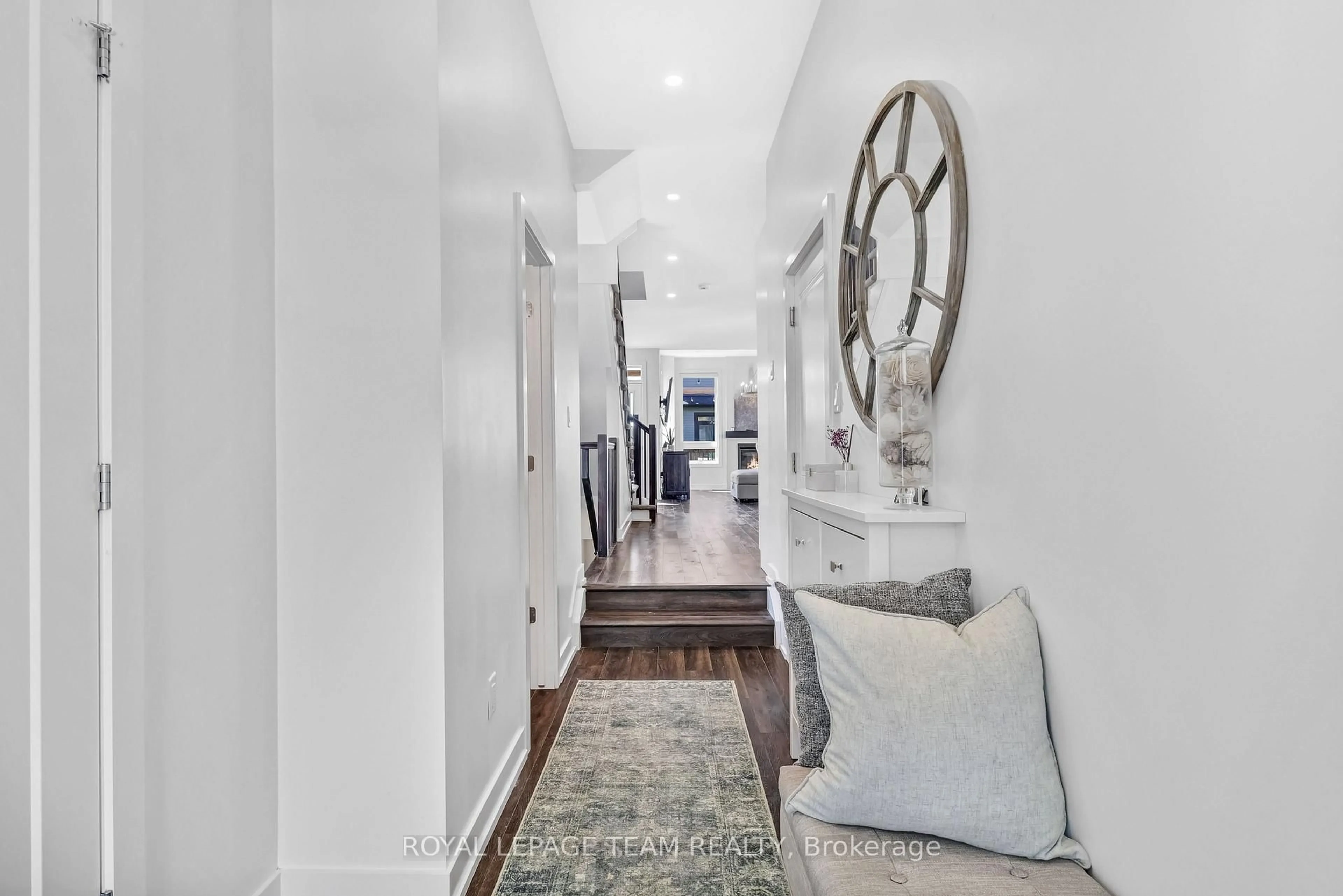 Indoor entryway for 607 Edenwylde Dr, Stittsville Ontario K2S 2L1