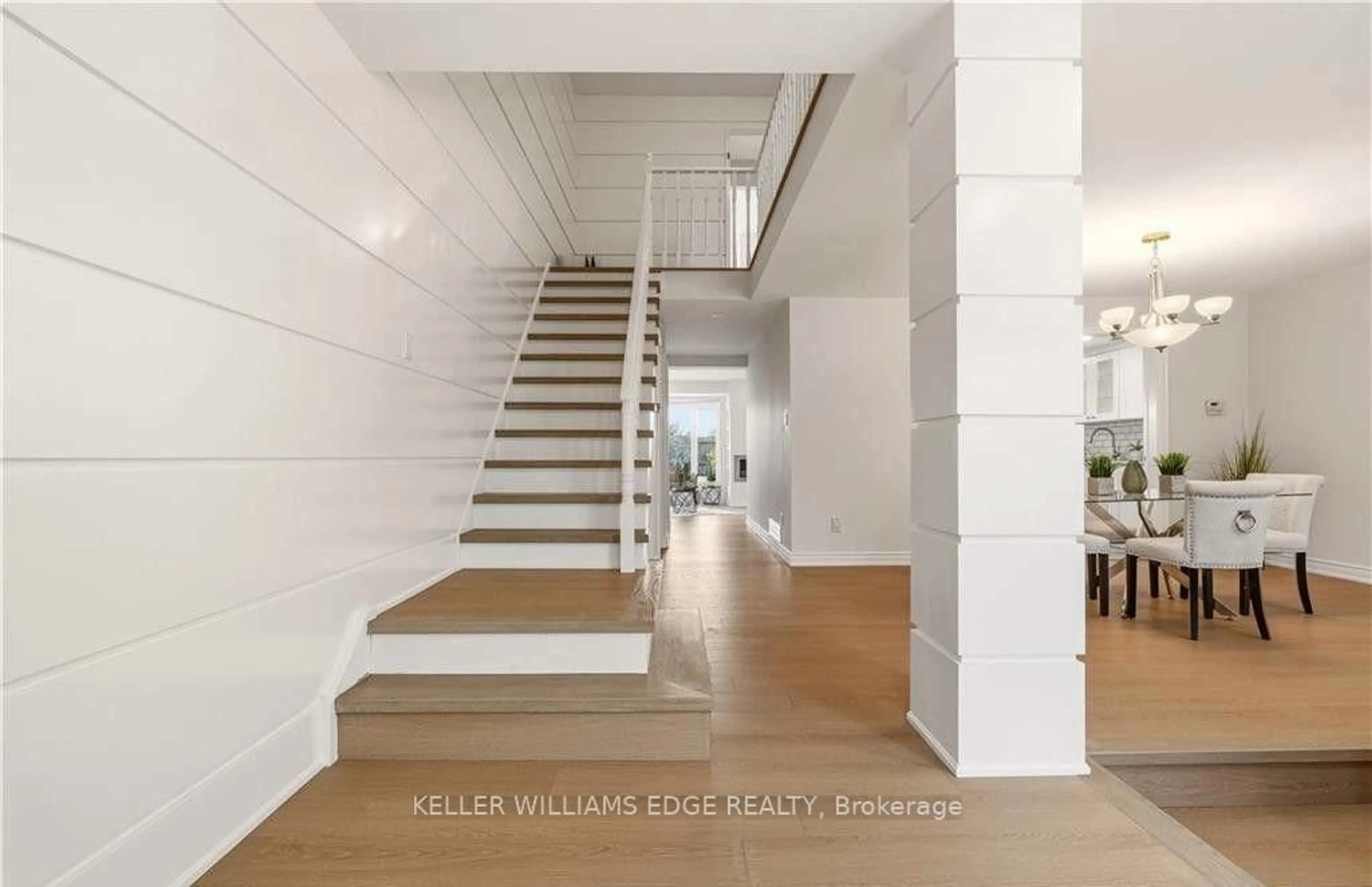 Indoor foyer for 14 Harbour Dr, Hamilton Ontario L8E 4Z5